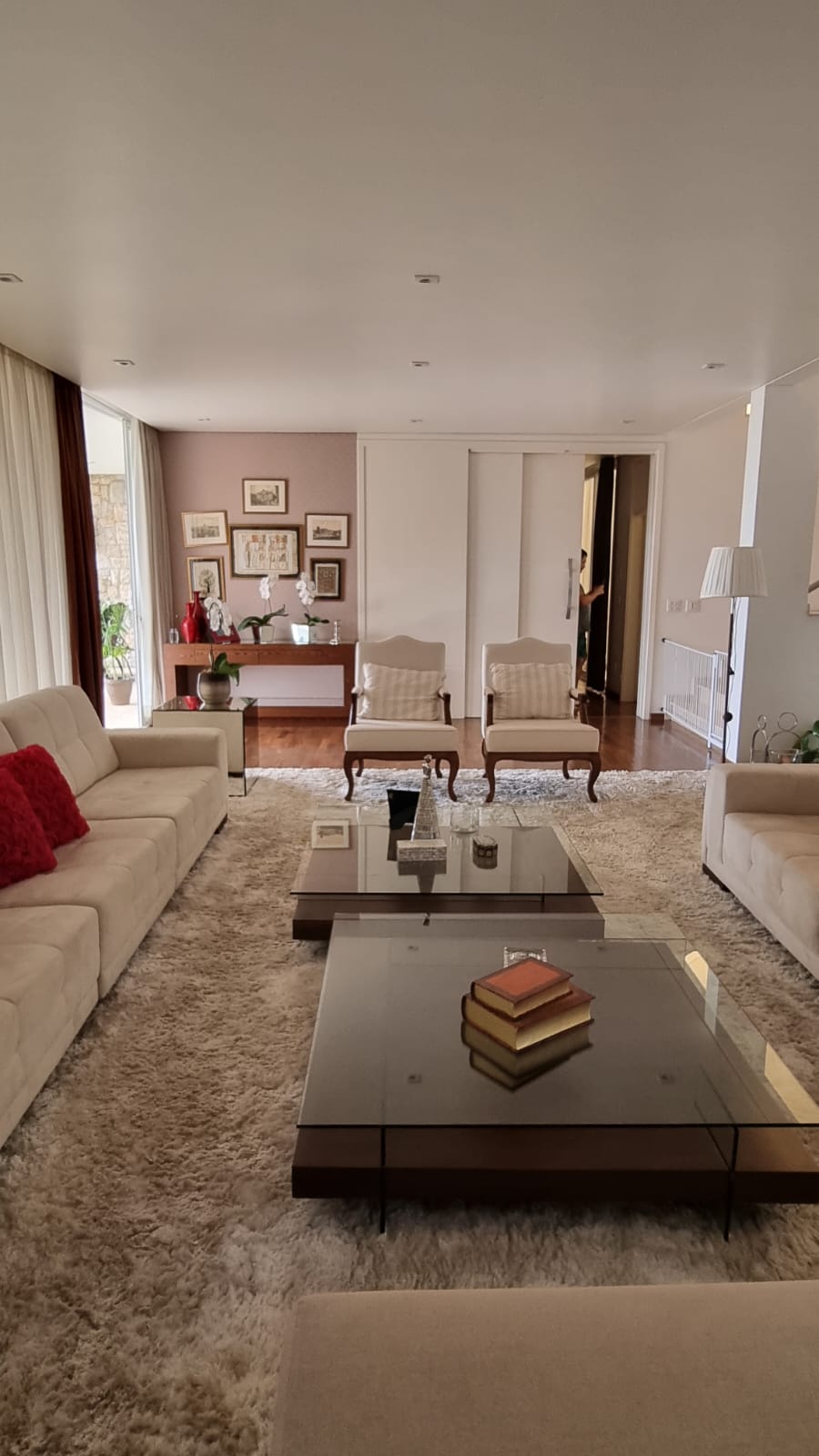 Casa de alto Padrão com 3 suítes e área de lazer a venda no Residencial dos Lagos