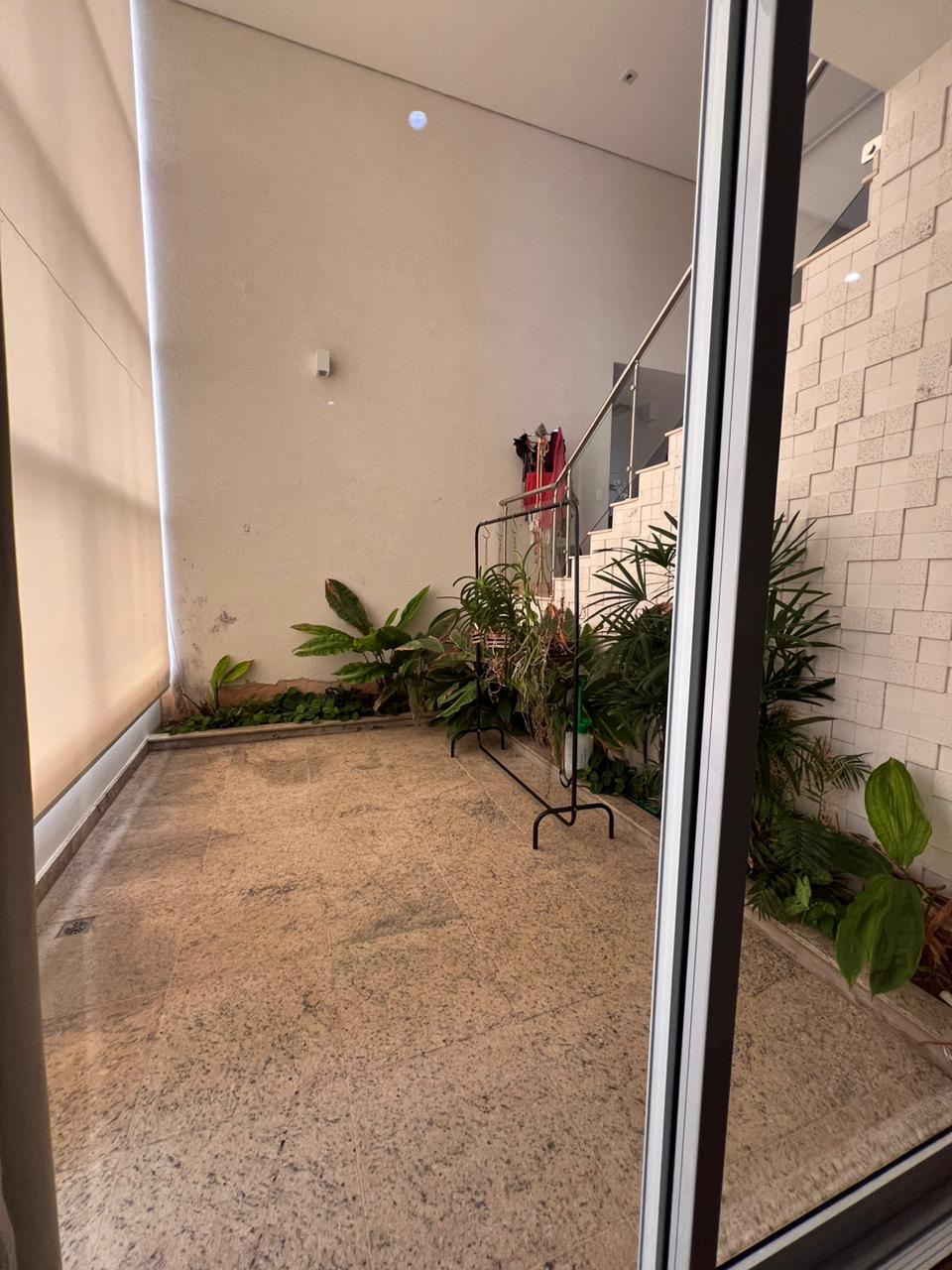 Casa de alto Padrão com 3 suítes e área de lazer a venda no Residencial dos Lagos