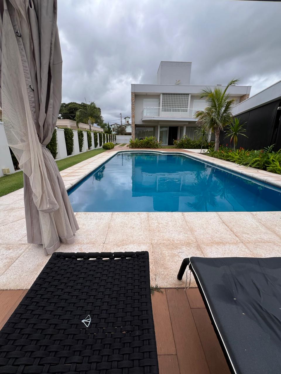 Casa de alto Padrão com 3 suítes e área de lazer a venda no Residencial dos Lagos