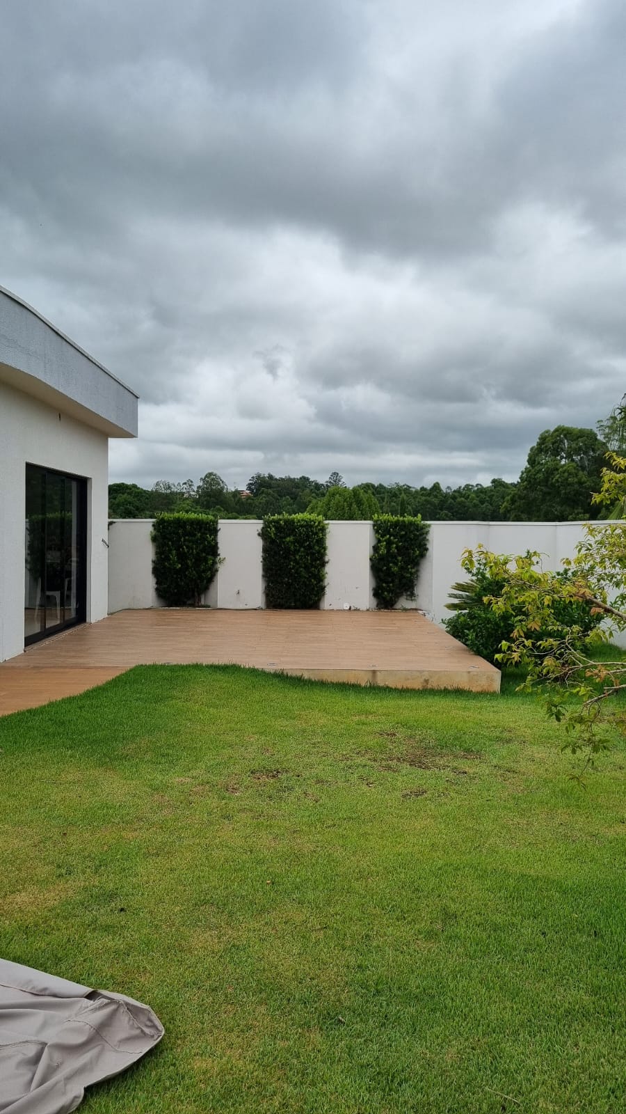 Casa de alto Padrão com 3 suítes e área de lazer a venda no Residencial dos Lagos
