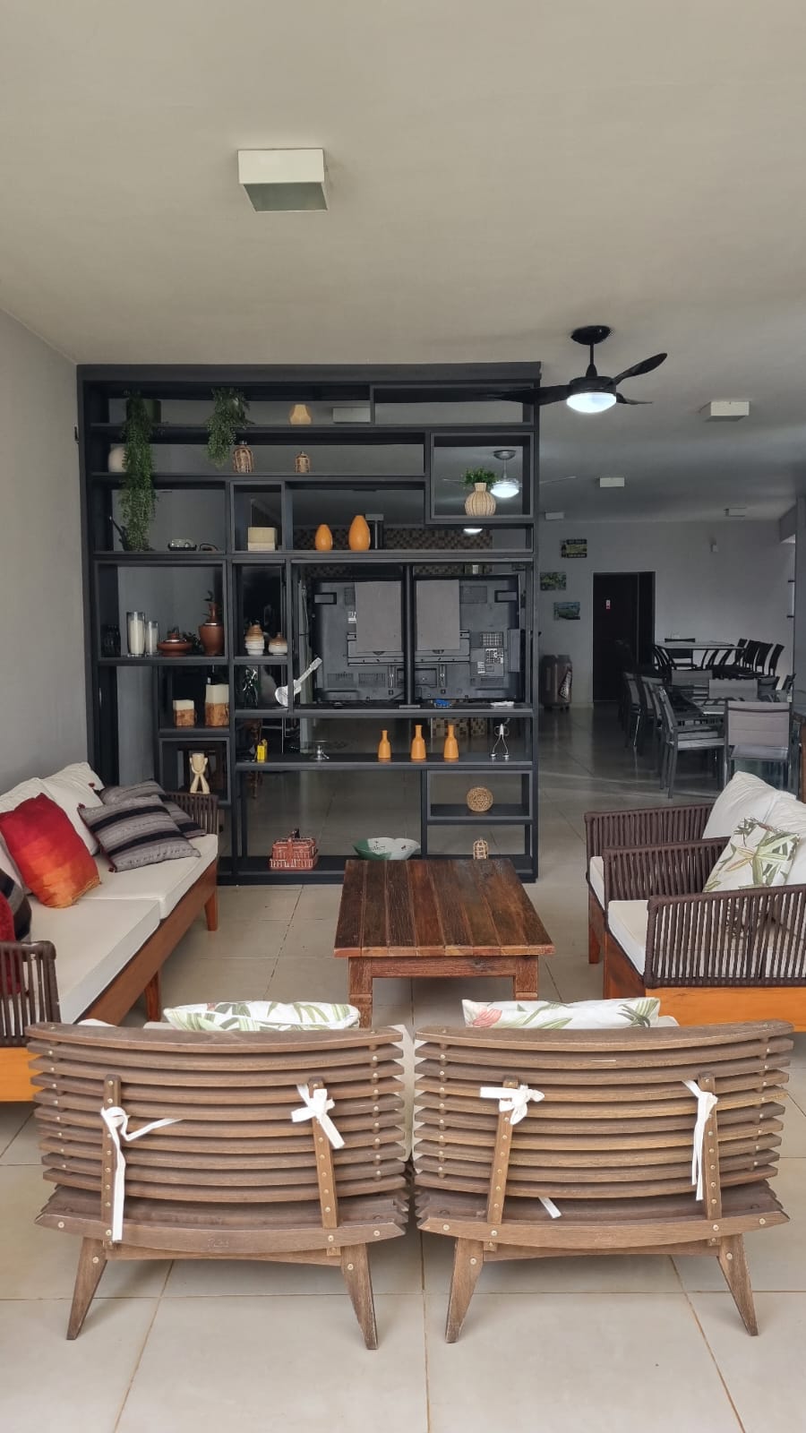 Casa de alto Padrão com 3 suítes e área de lazer a venda no Residencial dos Lagos