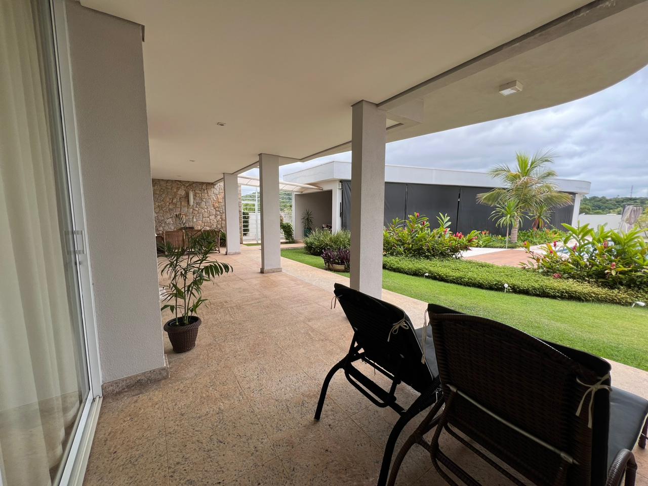 Casa de alto Padrão com 3 suítes e área de lazer a venda no Residencial dos Lagos