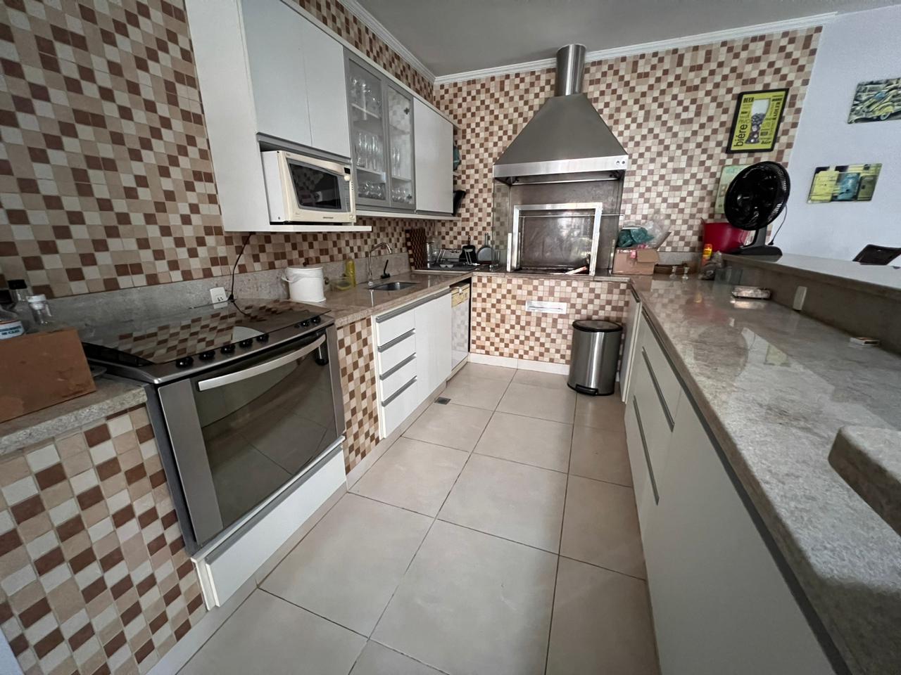 Casa de alto Padrão com 3 suítes e área de lazer a venda no Residencial dos Lagos