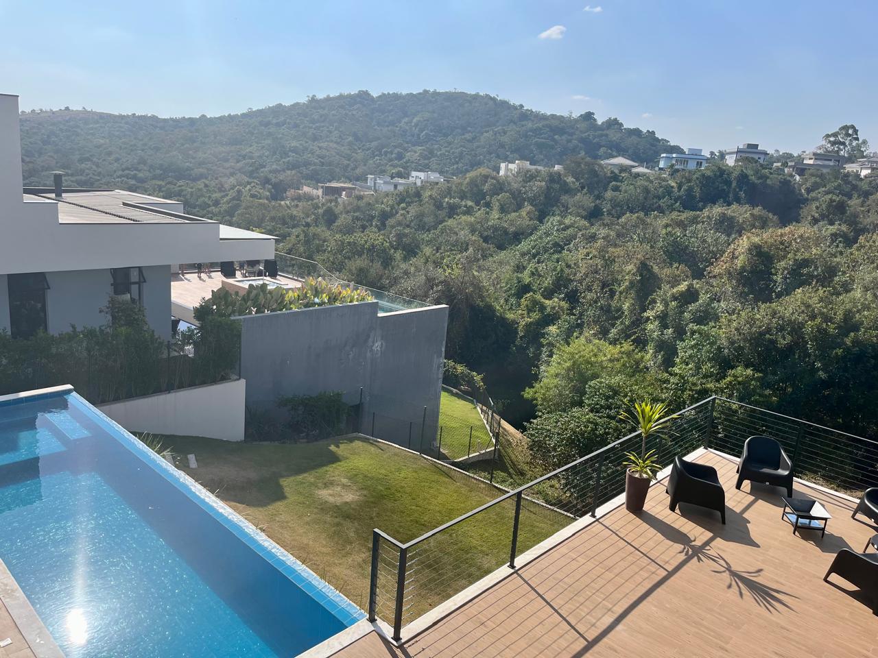 Casa de Alto Padrão a Venda no Condomínio Parque dos Resedás  