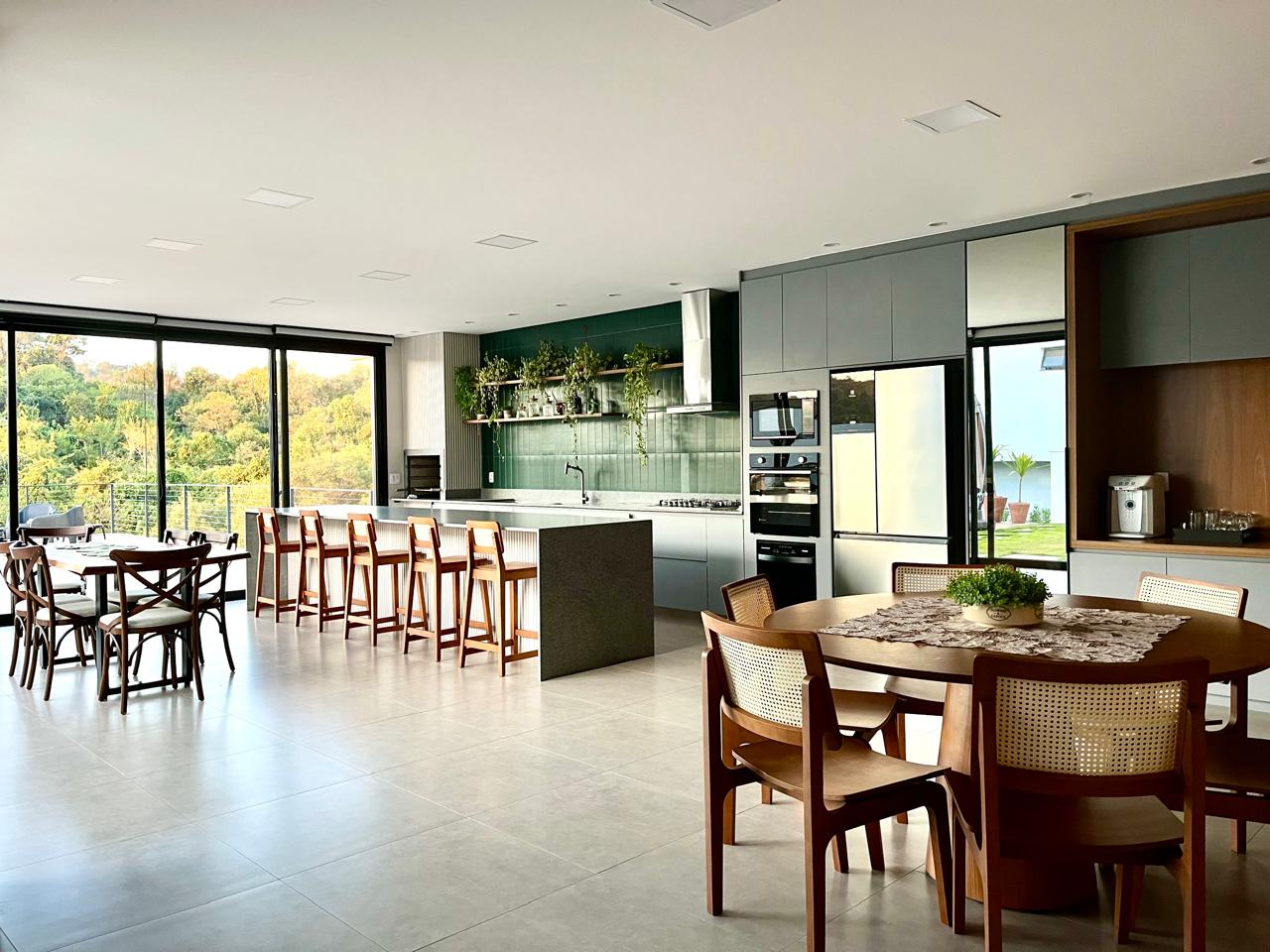 Casa de Alto Padrão a Venda no Condomínio Parque dos Resedás  