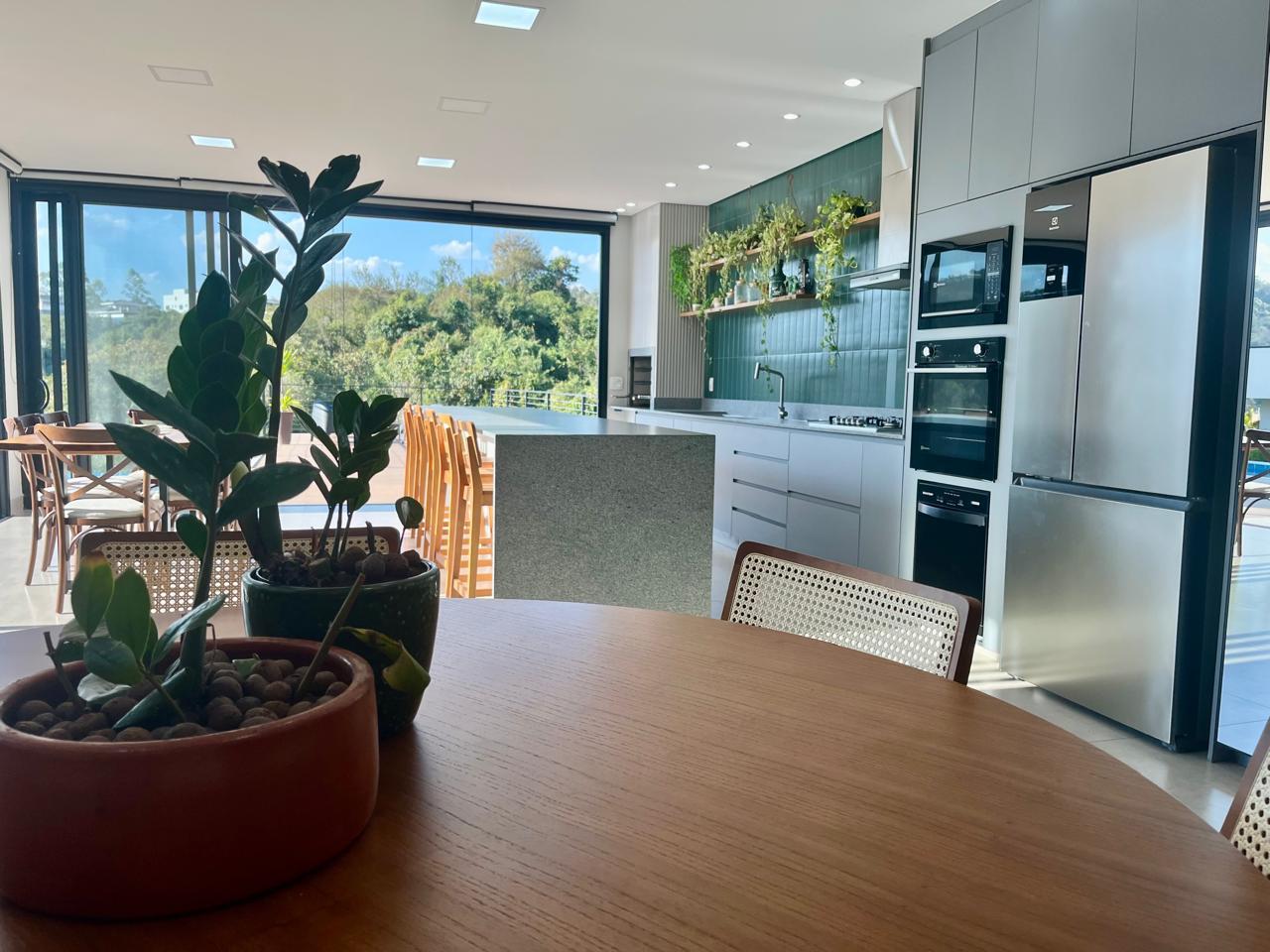 Casa de Alto Padrão a Venda no Condomínio Parque dos Resedás  