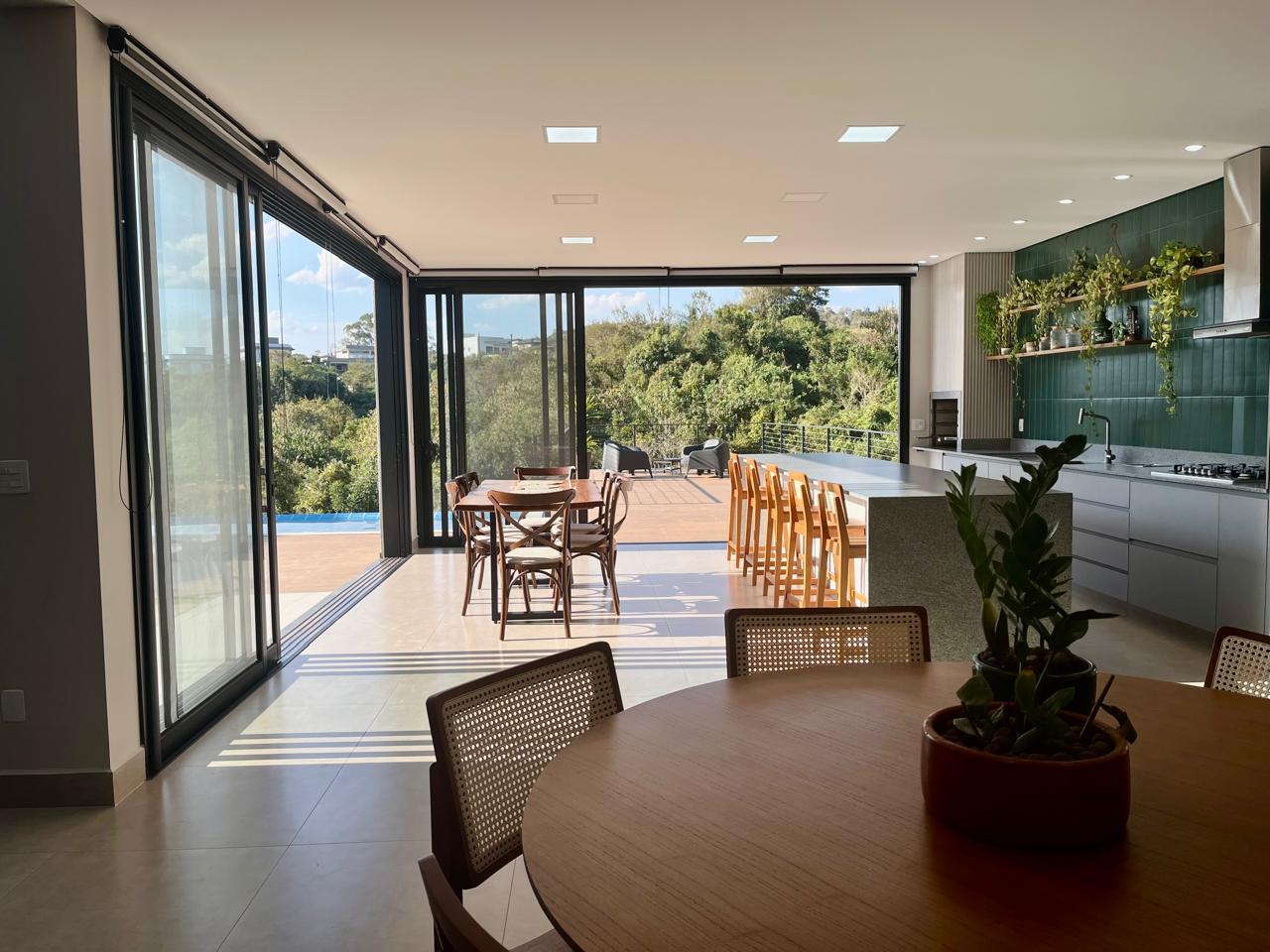 Casa de Alto Padrão a Venda no Condomínio Parque dos Resedás  