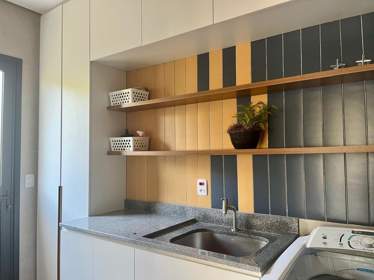 Casa de Alto Padrão a Venda no Condomínio Parque dos Resedás  