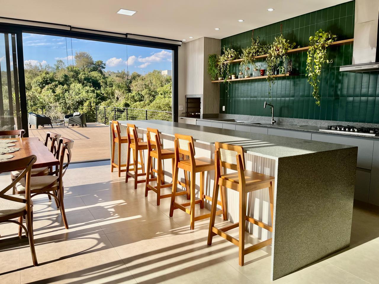 Casa de Alto Padrão a Venda no Condomínio Parque dos Resedás  