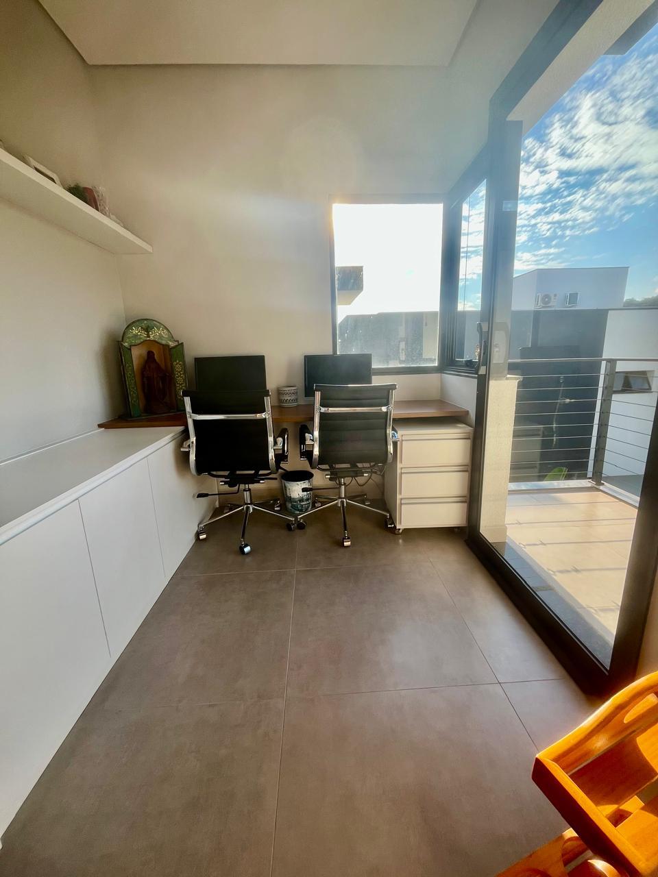 Casa de Alto Padrão a Venda no Condomínio Parque dos Resedás  