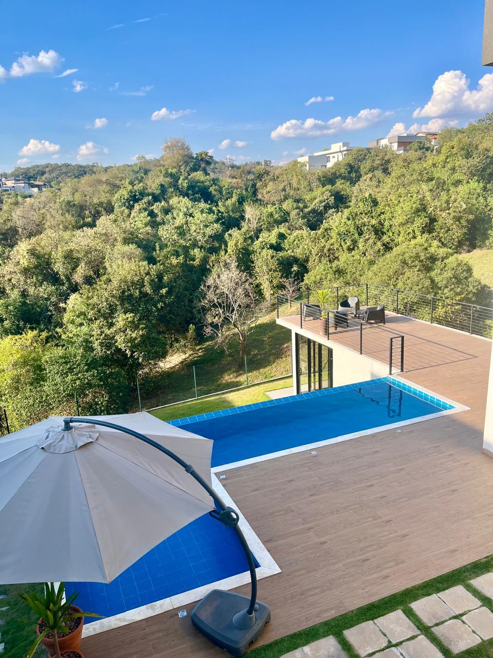 Casa de Alto Padrão a Venda no Condomínio Parque dos Resedás  