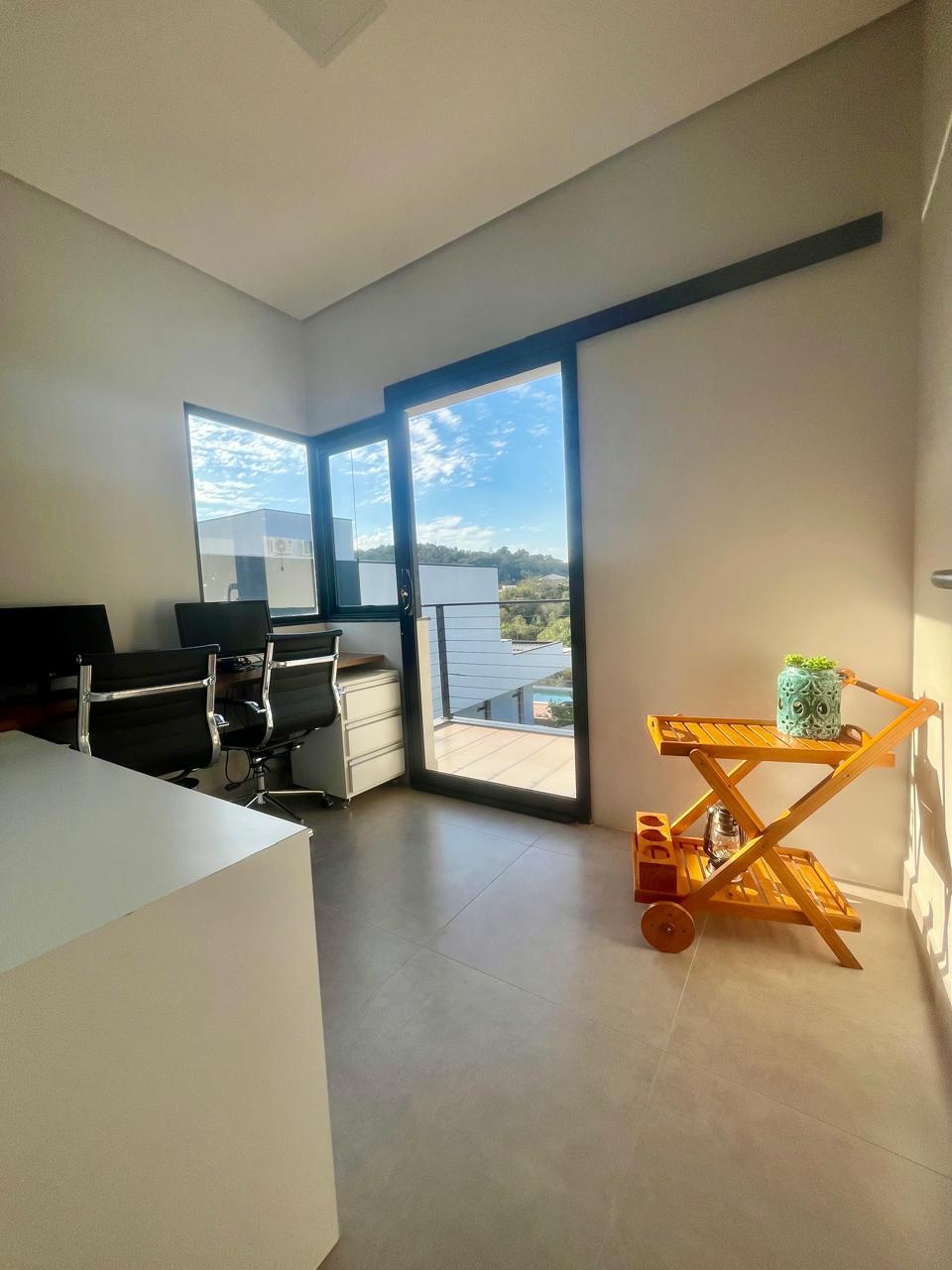 Casa de Alto Padrão a Venda no Condomínio Parque dos Resedás  