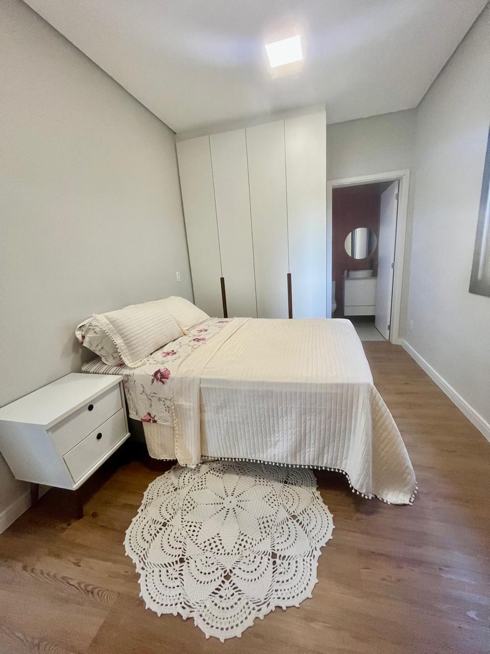 Casa de Alto Padrão a Venda no Condomínio Parque dos Resedás  