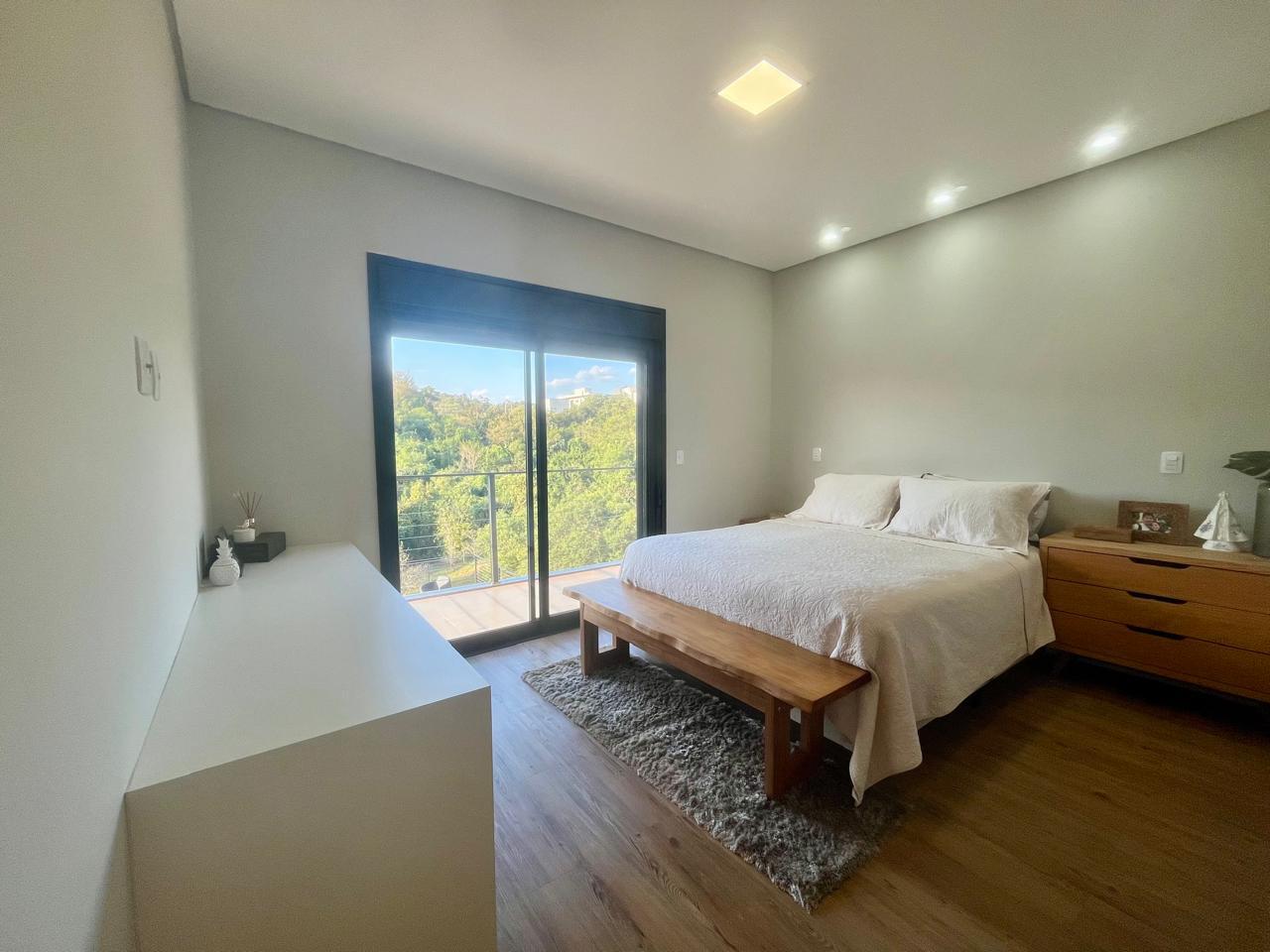 Casa de Alto Padrão a Venda no Condomínio Parque dos Resedás  