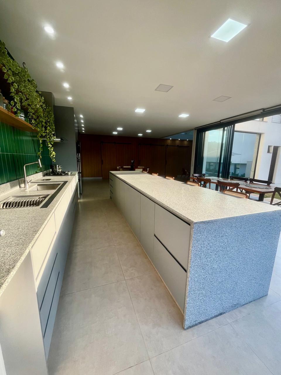 Casa de Alto Padrão a Venda no Condomínio Parque dos Resedás  