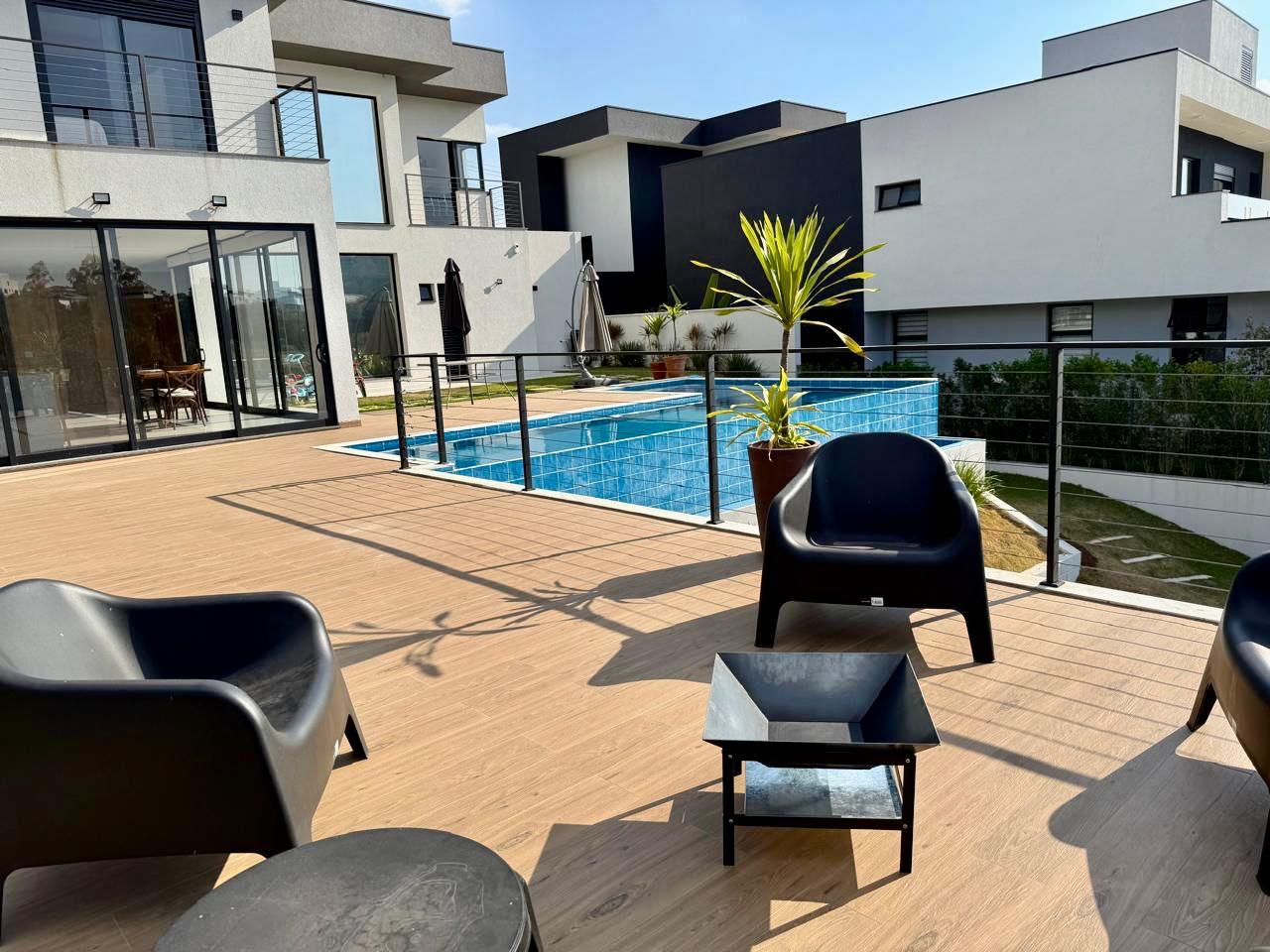 Casa de Alto Padrão a Venda no Condomínio Parque dos Resedás  