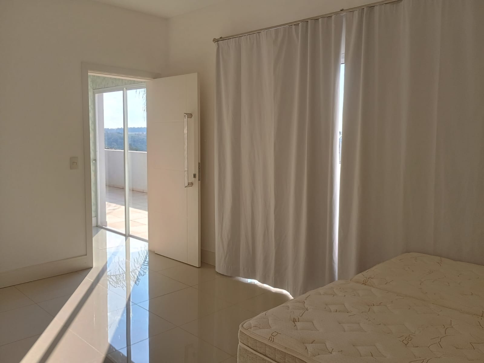 Sobrado  com 4 suítes a Venda no Horizonte Azul 2 em Itupeva 