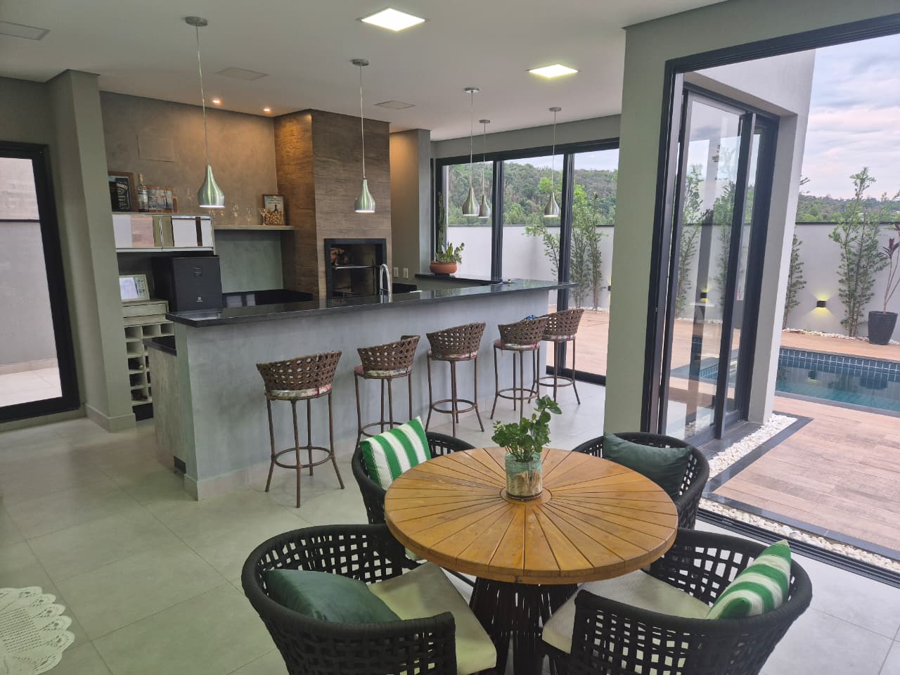 Sobrado 4 Suítes e Piscina Condomínio  Ibi Aram 2