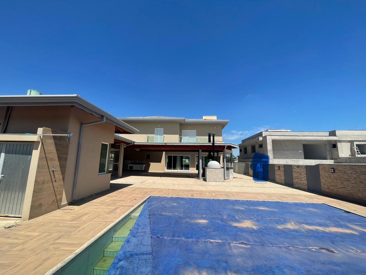 Casa 5 Suítes, Piscina e Espaço Gourmet à Venda no Condomínio Vida Real 