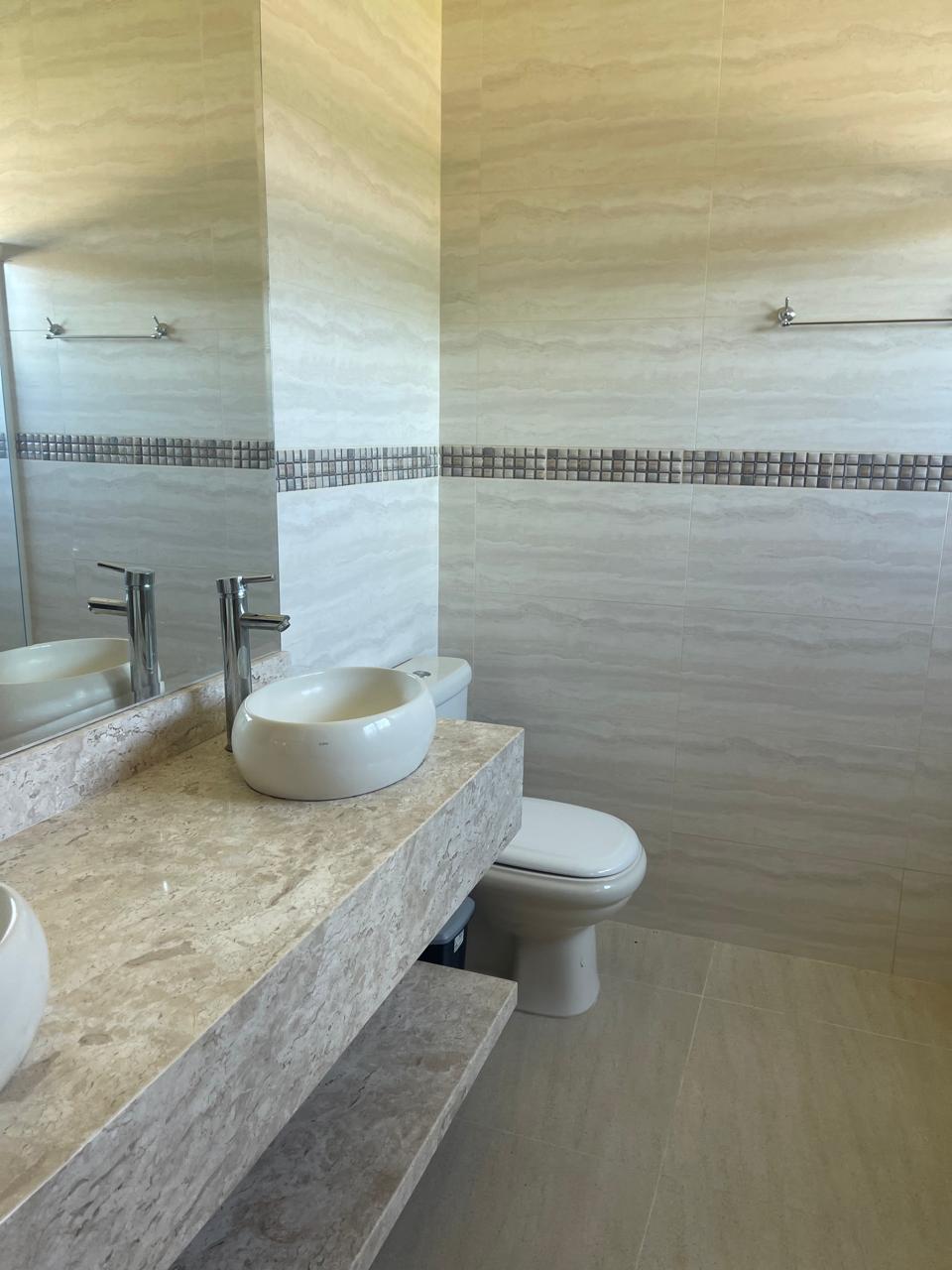 Casa 5 Suítes, Piscina e Espaço Gourmet à Venda no Condomínio Vida Real 