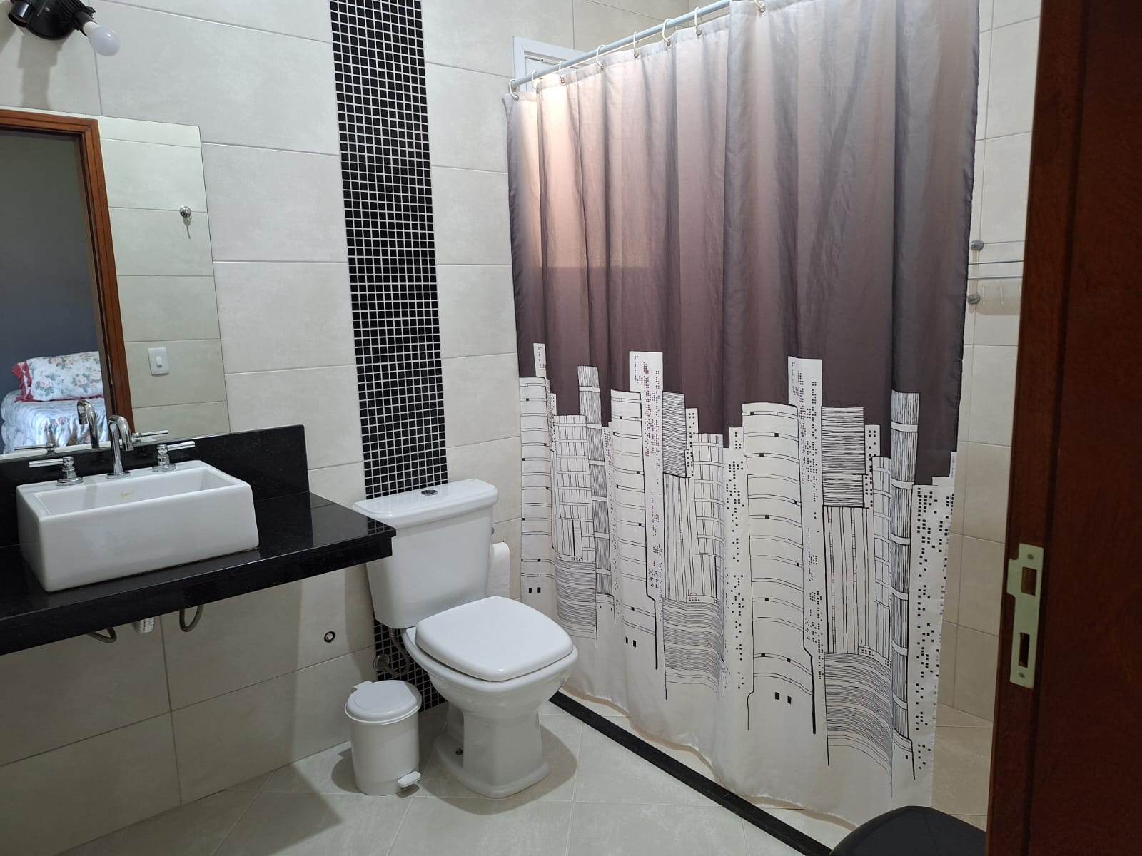 Casa Térrea com 4 suítes e piscina a Venda no Condomínio Horizonte Azul 