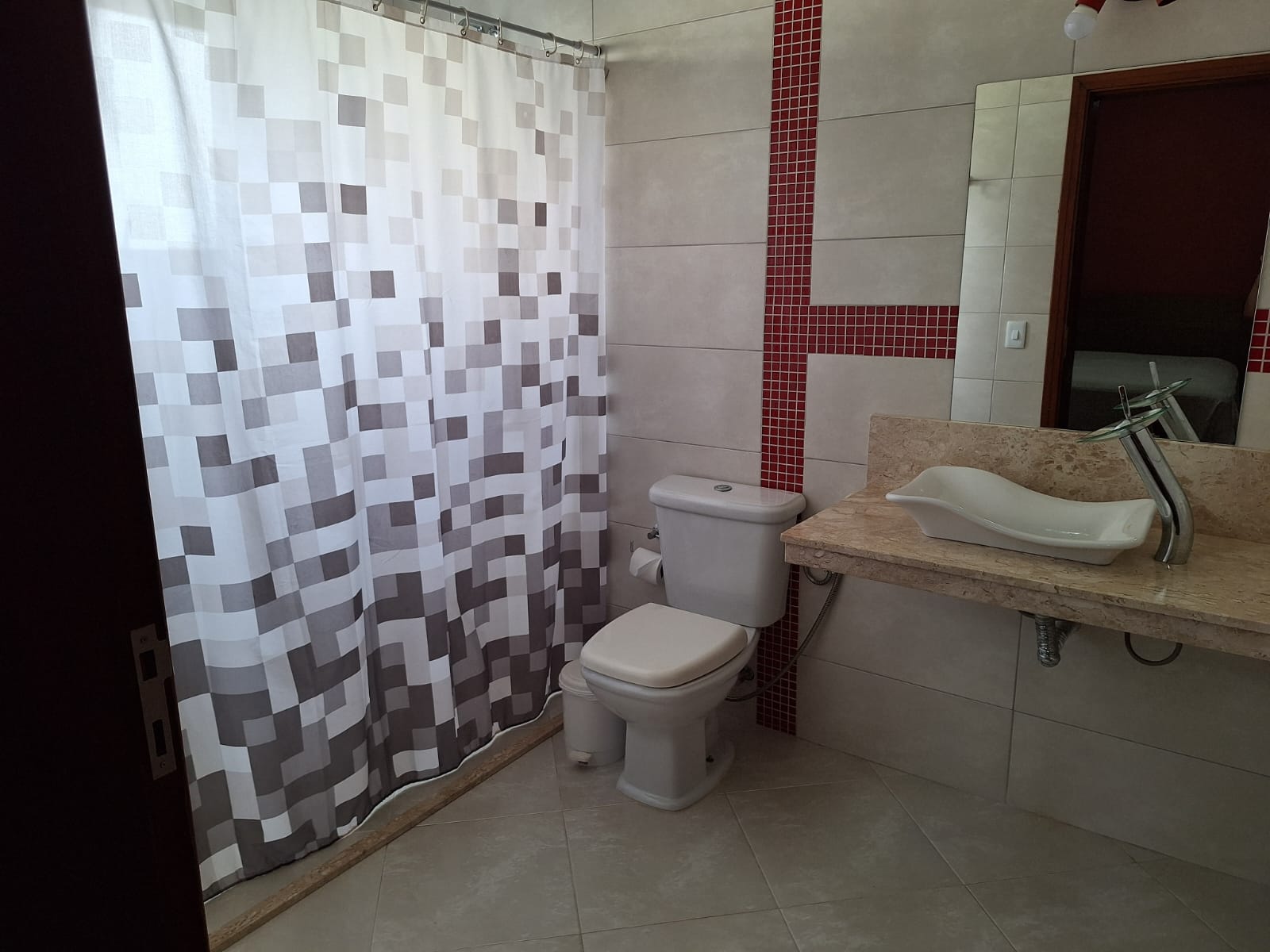 Casa Térrea com 4 suítes e piscina a Venda no Condomínio Horizonte Azul 