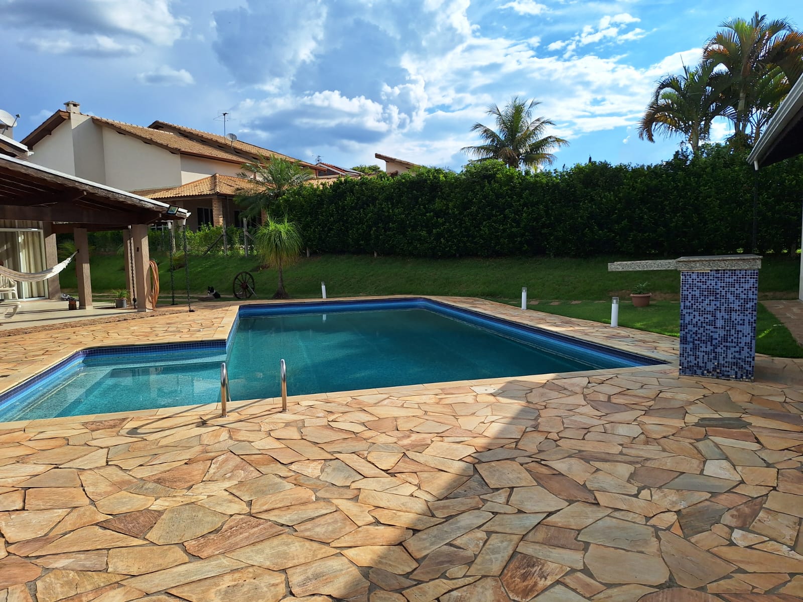 Casa Térrea com 4 suítes e piscina a Venda no Condomínio Horizonte Azul 