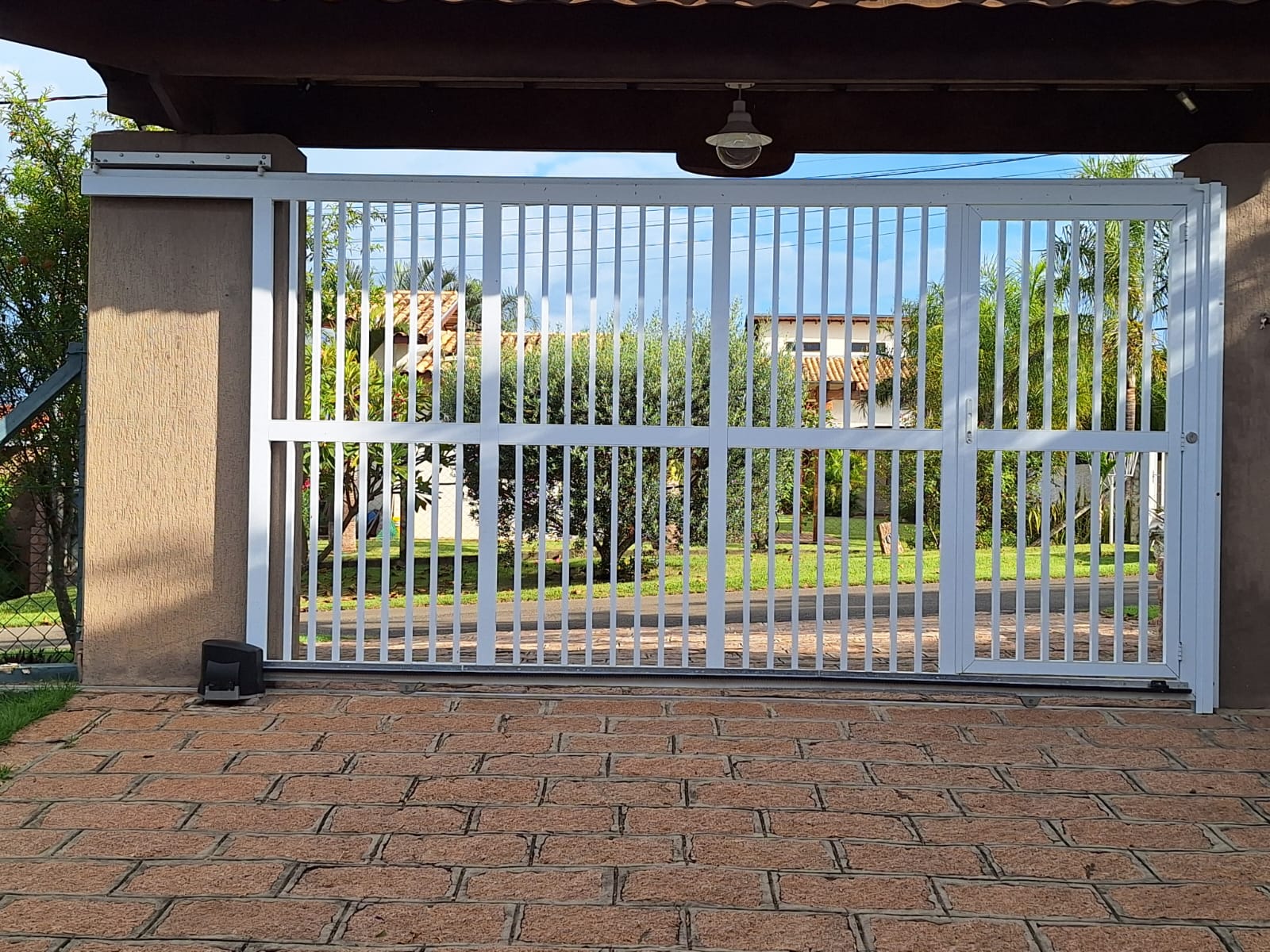Casa Térrea com 4 suítes e piscina a Venda no Condomínio Horizonte Azul 
