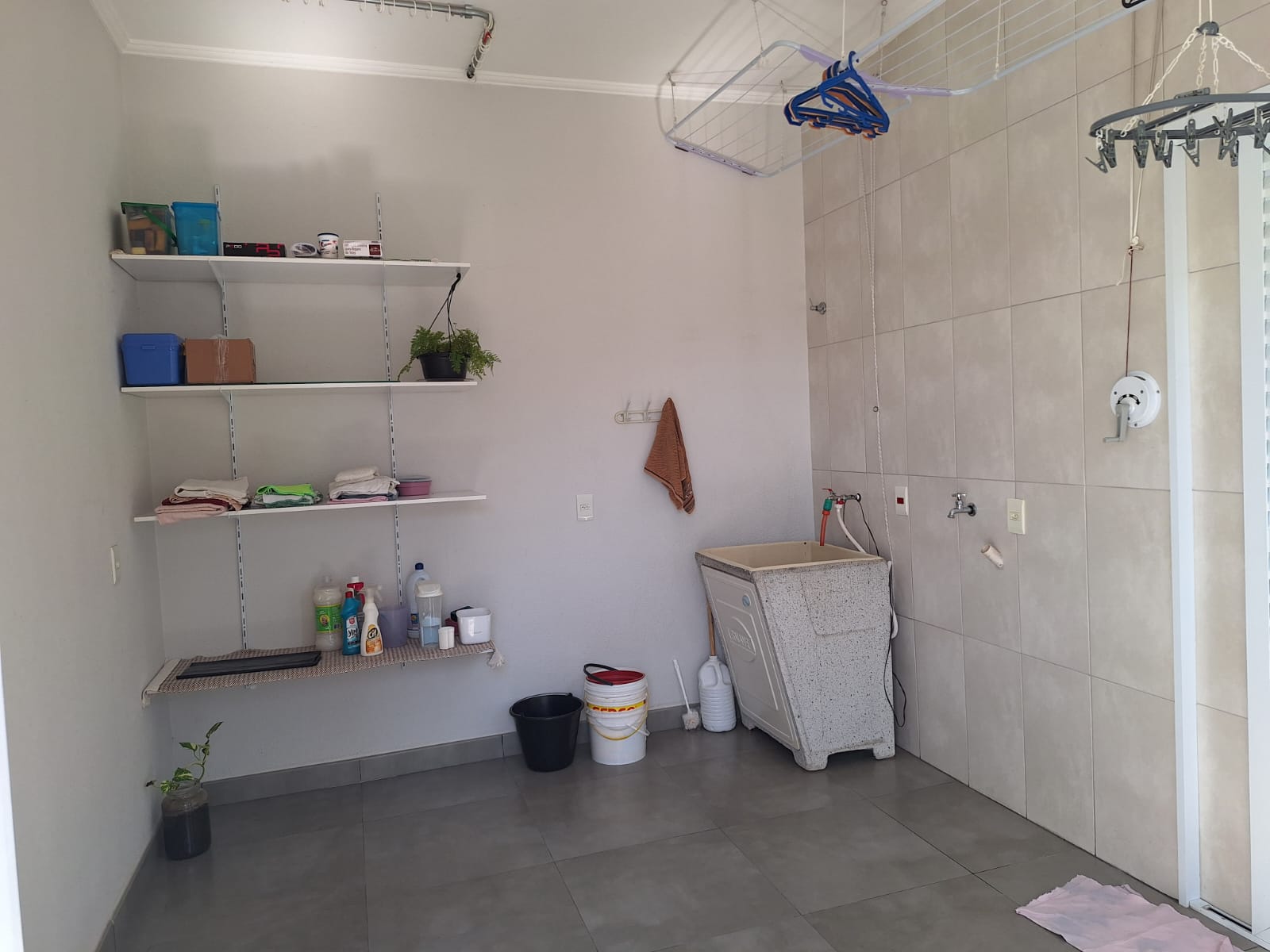 Casa Térrea com 4 suítes e piscina a Venda no Condomínio Horizonte Azul 