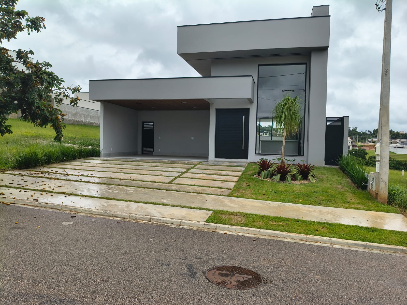 Casa Térrea de Alto Padrão com 3 Suítes à Venda no Condomínio Azzure