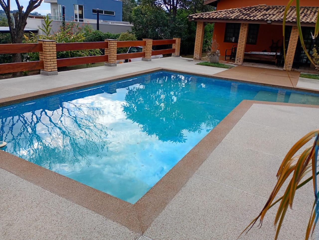 Linda Casa de Campo  3 Suítes à Venda no Condomínio Jardim do Ribeirão II