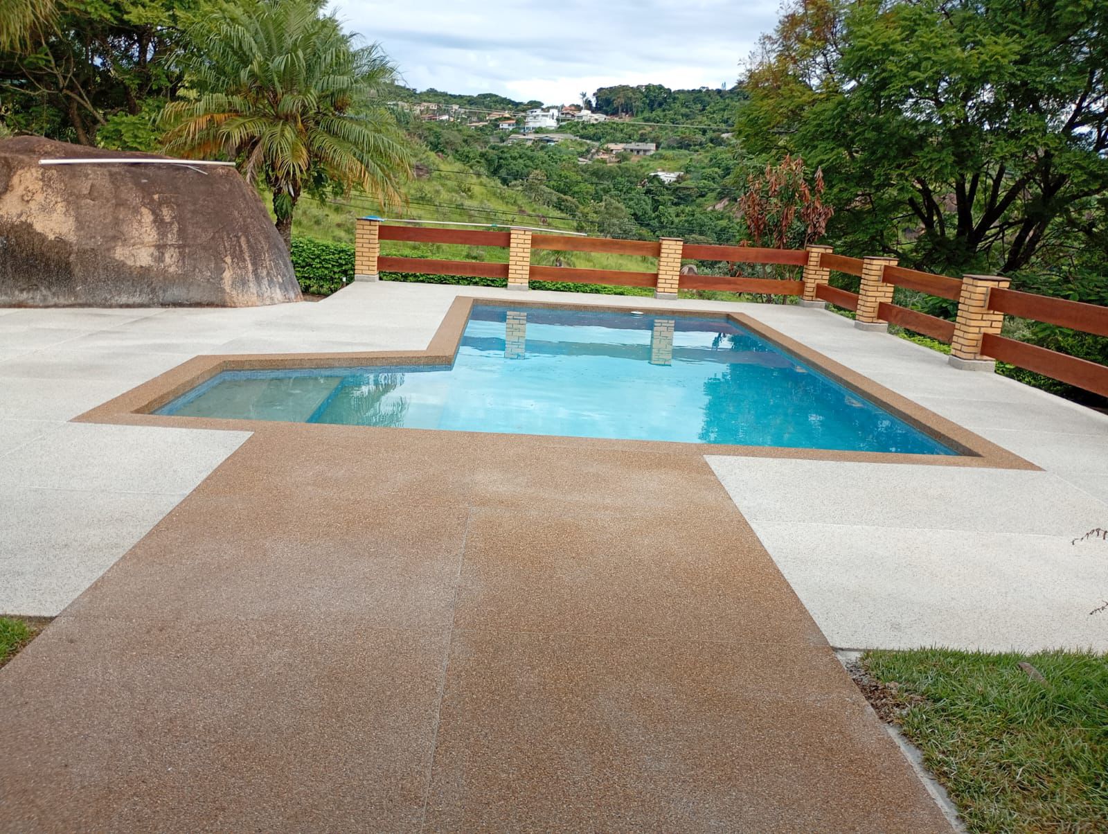 Linda Casa de Campo  3 Suítes à Venda no Condomínio Jardim do Ribeirão II