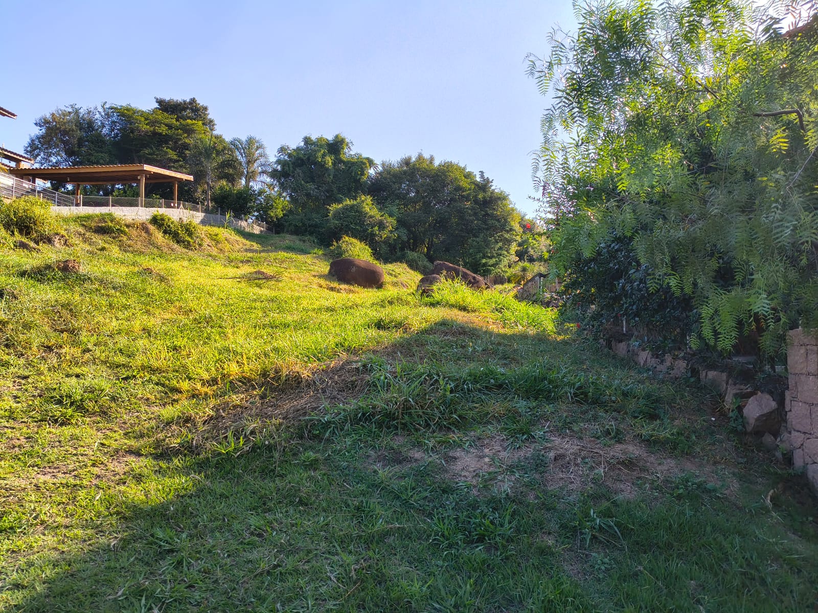 Terreno de 1000 m²  á  Venda no Condomínio Horizonte Azul 1