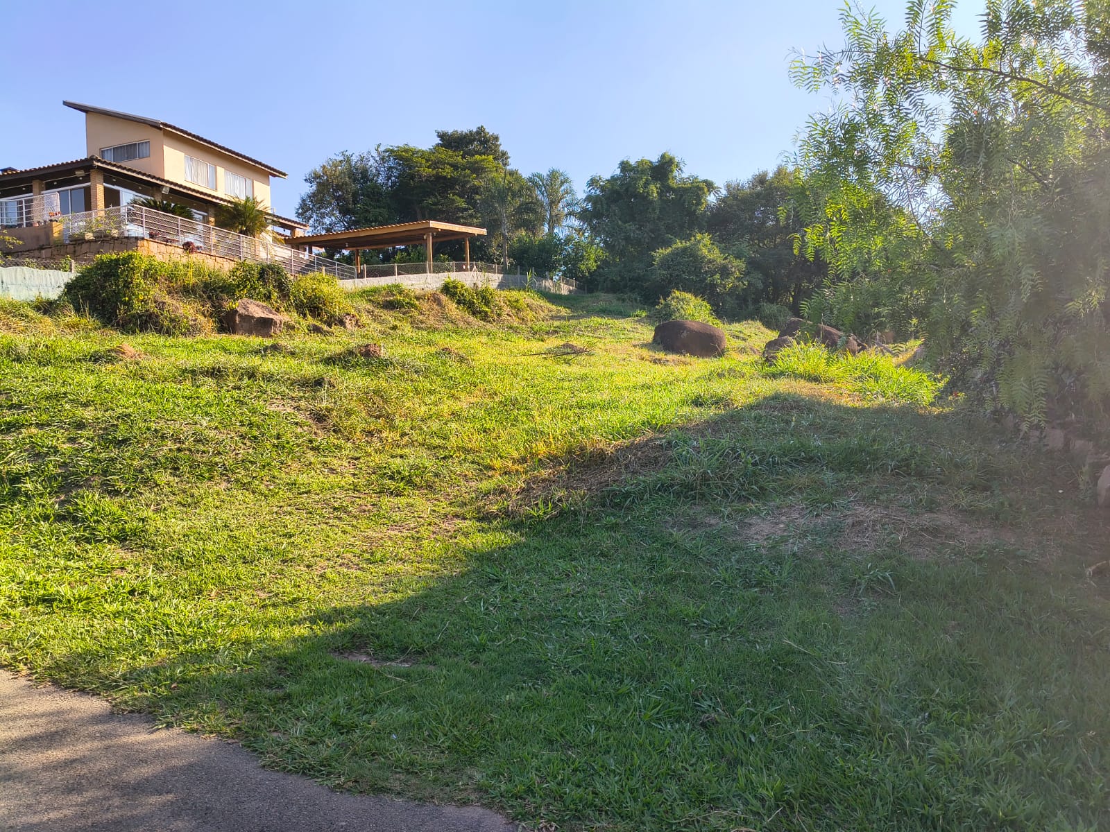 Terreno de 1000 m²  á  Venda no Condomínio Horizonte Azul 1