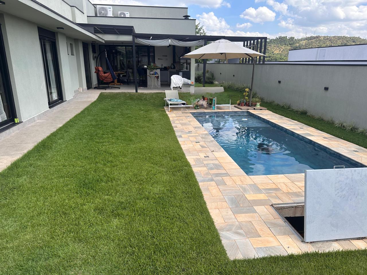 Linda Casa Contemporânea 4 dormitórios à Venda no Vida Real 
