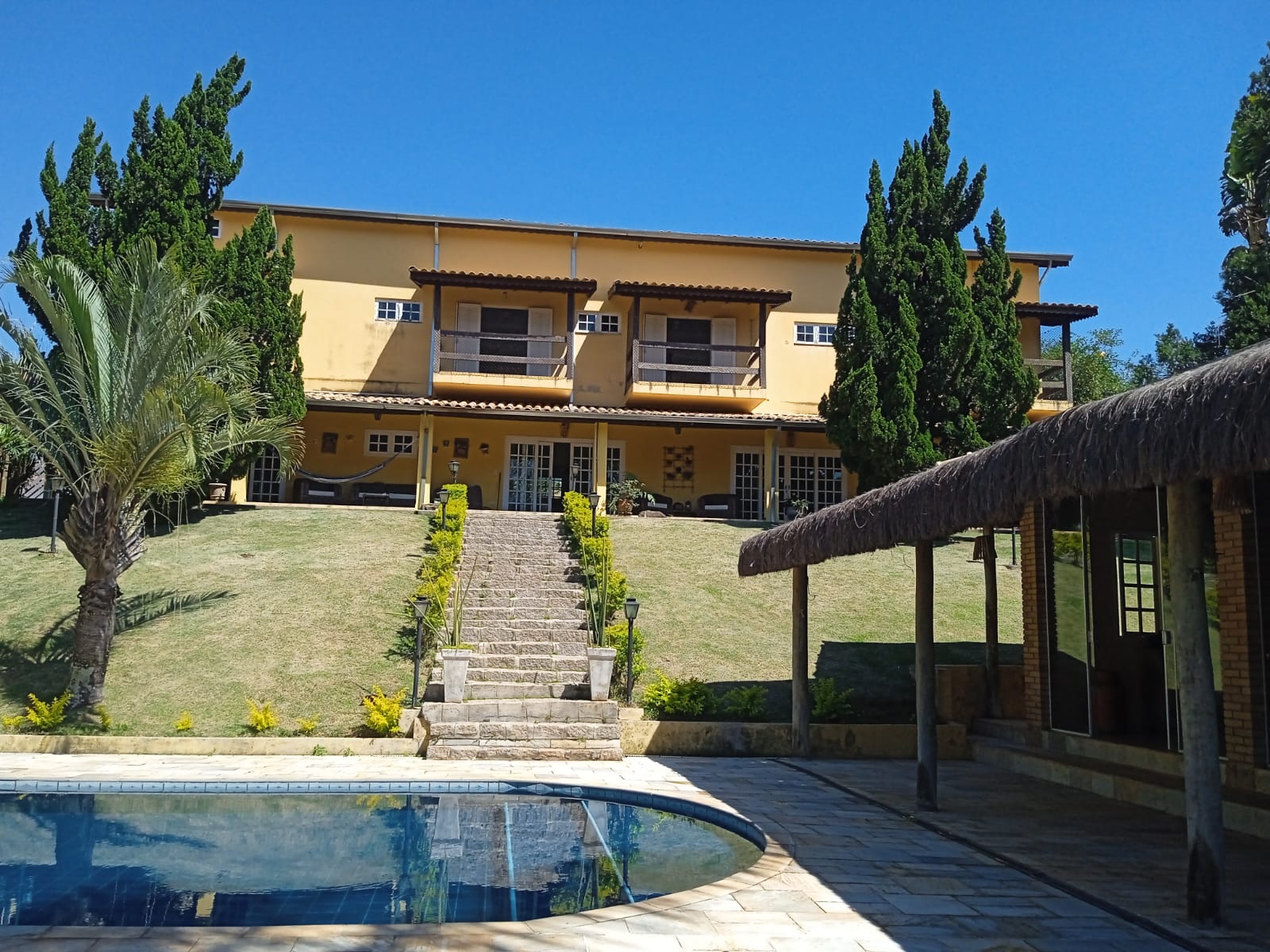 Casa 5 dormitórios e 1360 m² de Área Construída à Venda no Cafezal 5