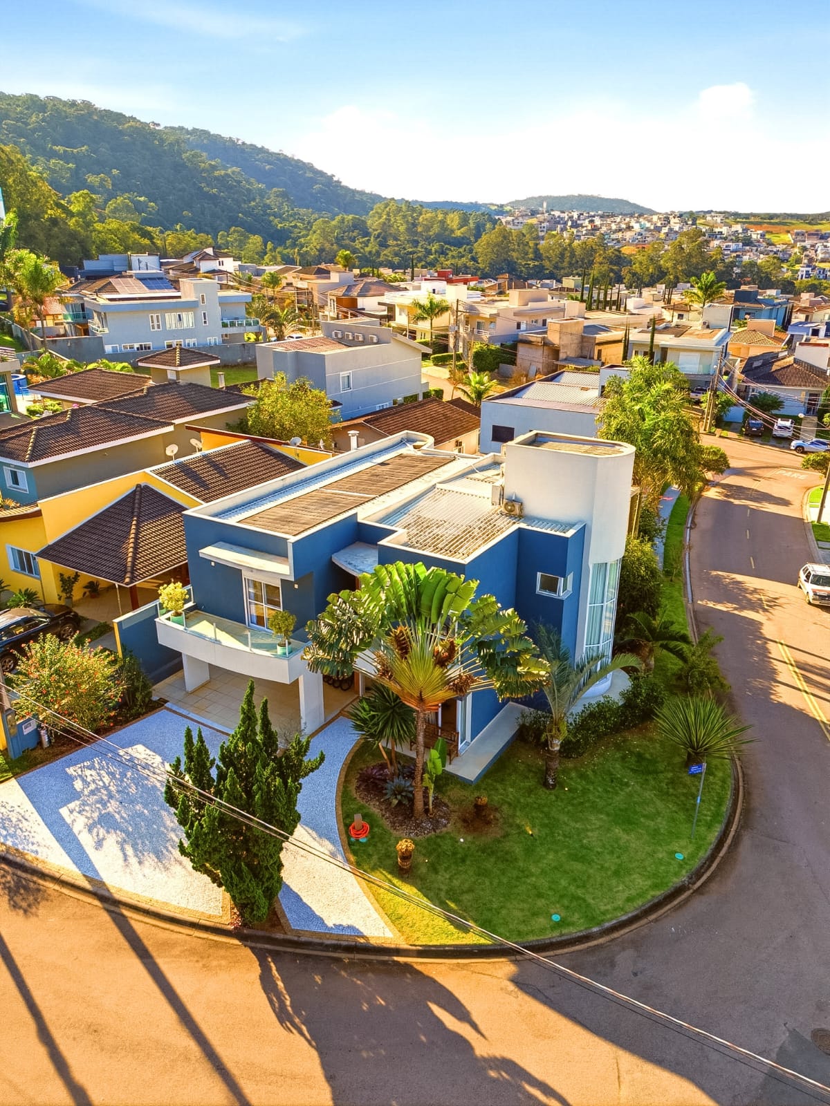 Residência de Esquina 5 dormitórios, Piscina e Sauna à Venda no Ibi Aram 1 - Itupeva-SP 