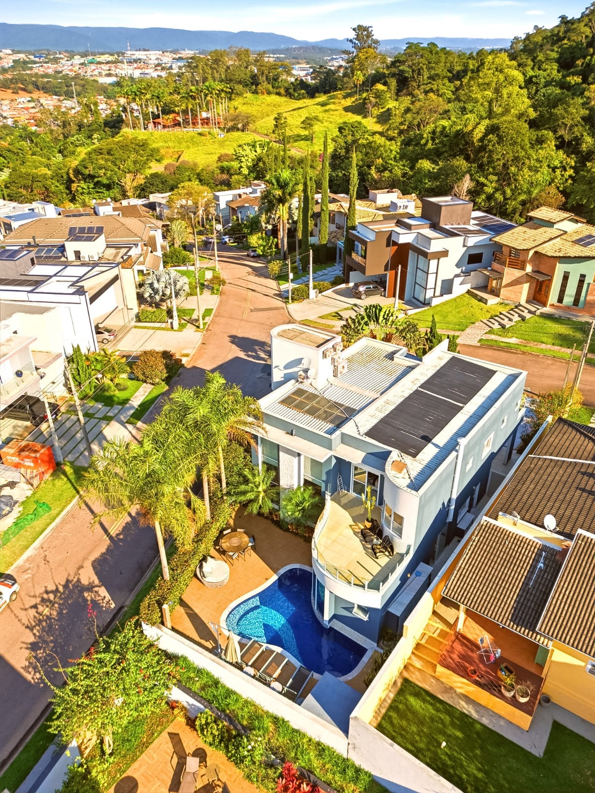 Residência de Esquina 5 dormitórios, Piscina e Sauna à Venda no Ibi Aram 1 - Itupeva-SP 