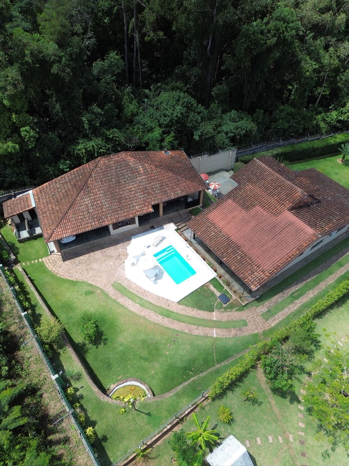 Casa de Campo Estilo Colonial no New Park Tennis – Viva com Charme e Lazer!
