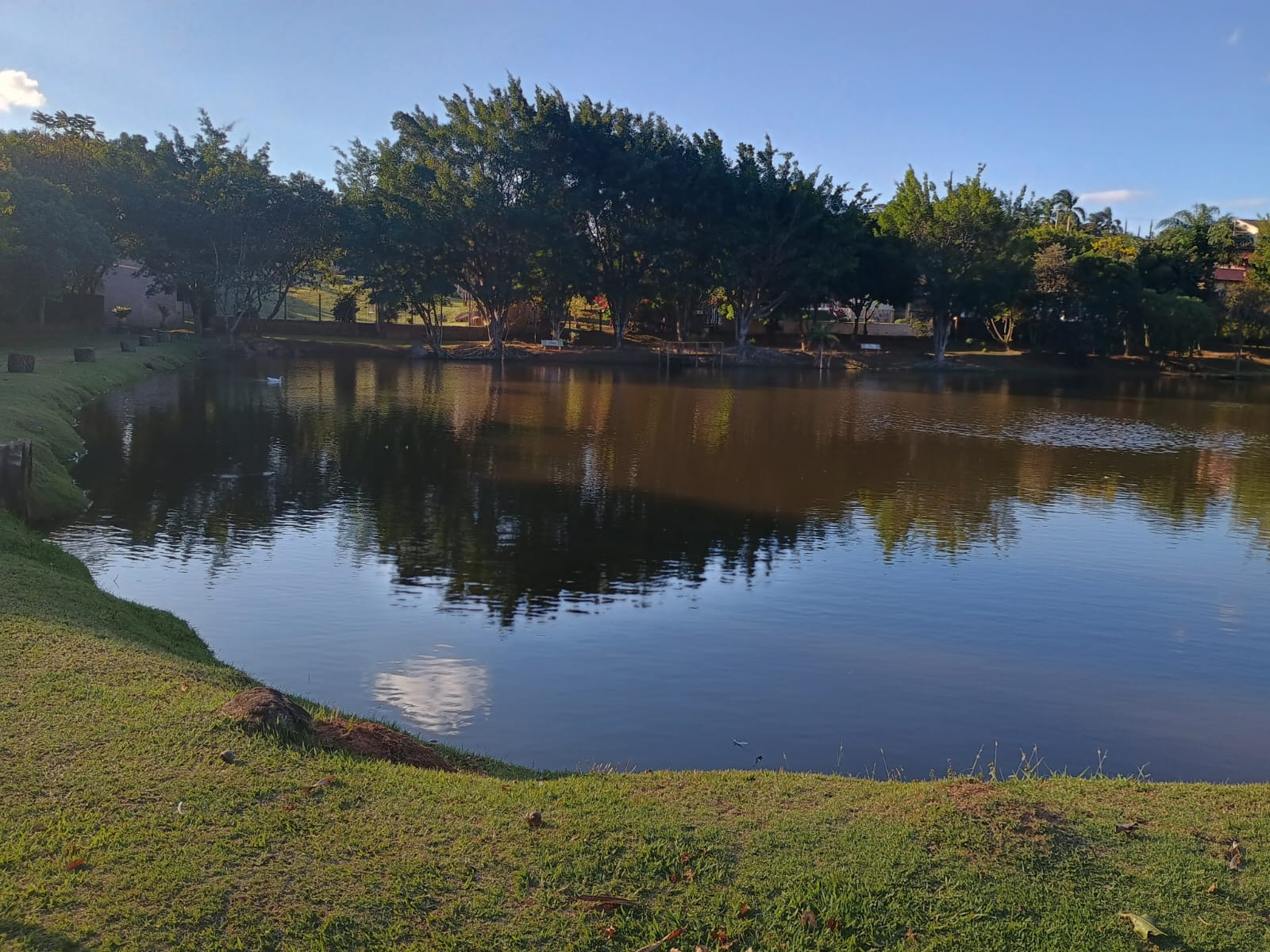 Casa de Campo Estilo Colonial com Vista para o Lago no Cafezal 6 – Itupeva!