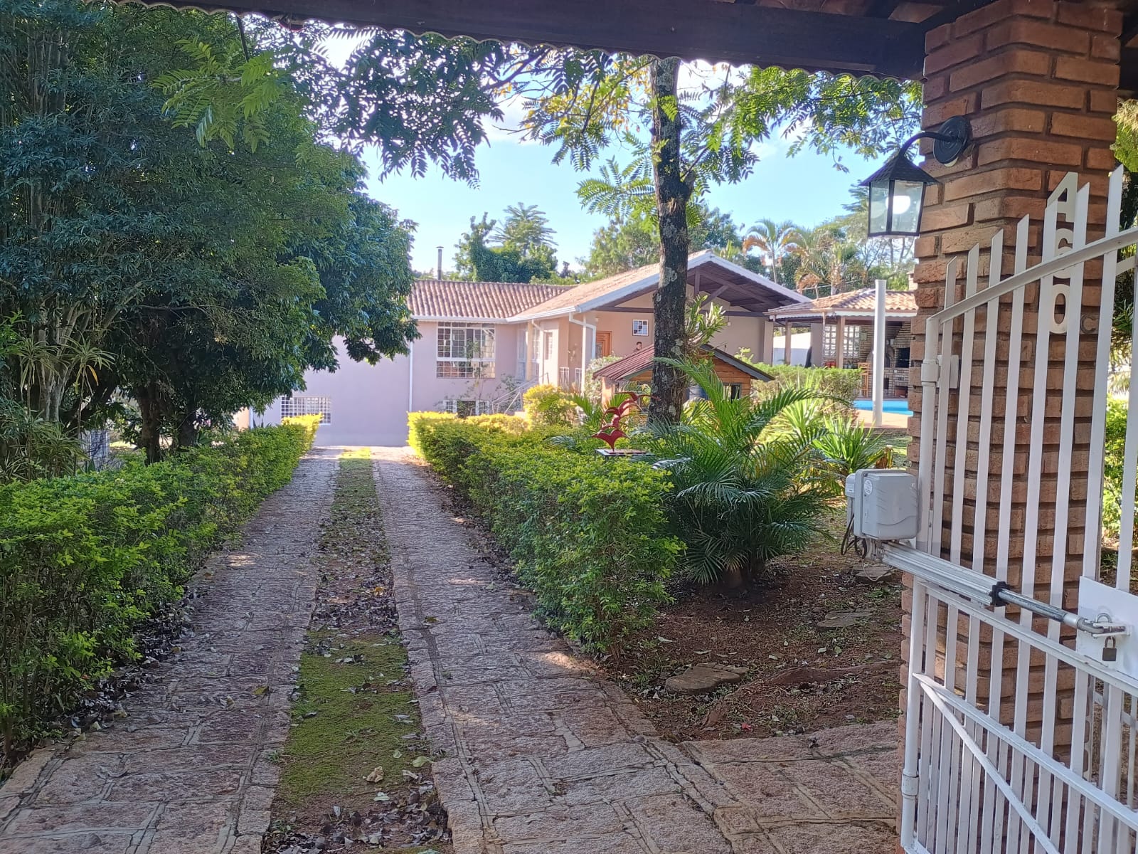 Casa de Campo Estilo Colonial com Vista para o Lago no Cafezal 6 – Itupeva!