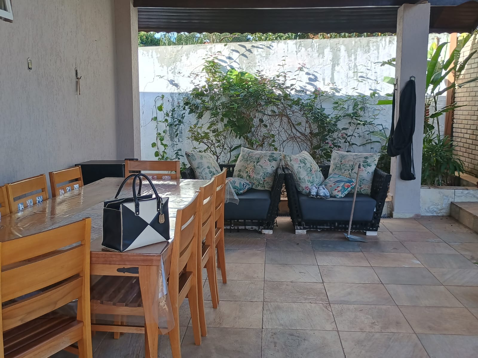 Casa de Campo Estilo Colonial com Vista para o Lago no Cafezal 6 – Itupeva!