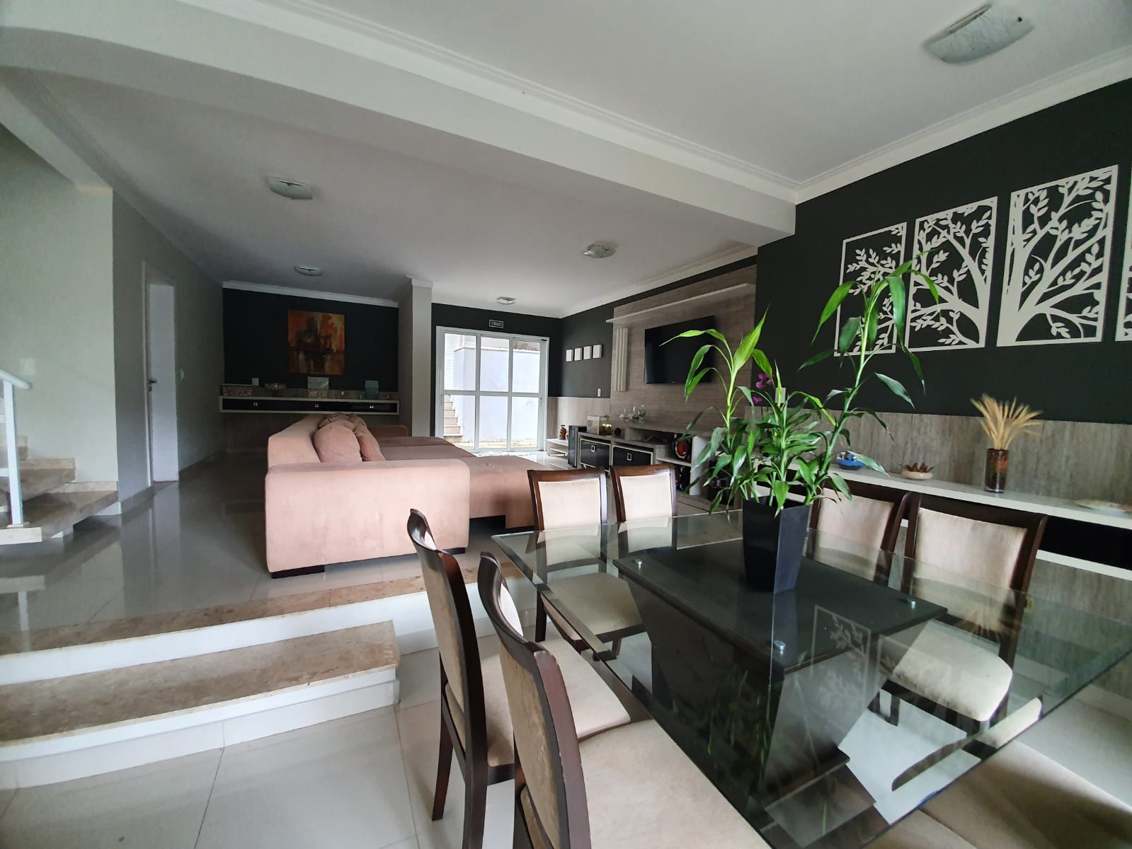 Casa linda em condomínio 