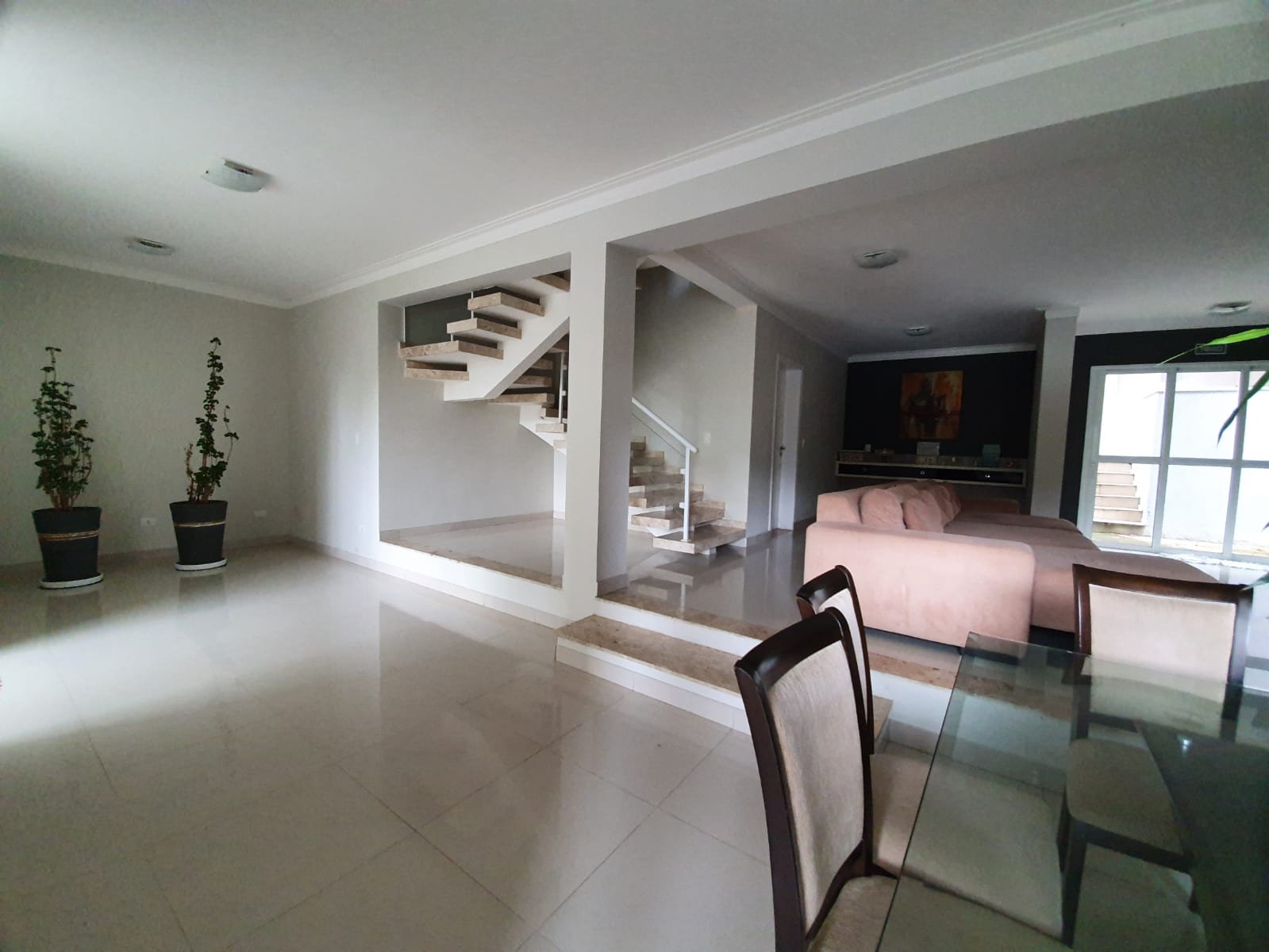 Casa linda em condomínio 