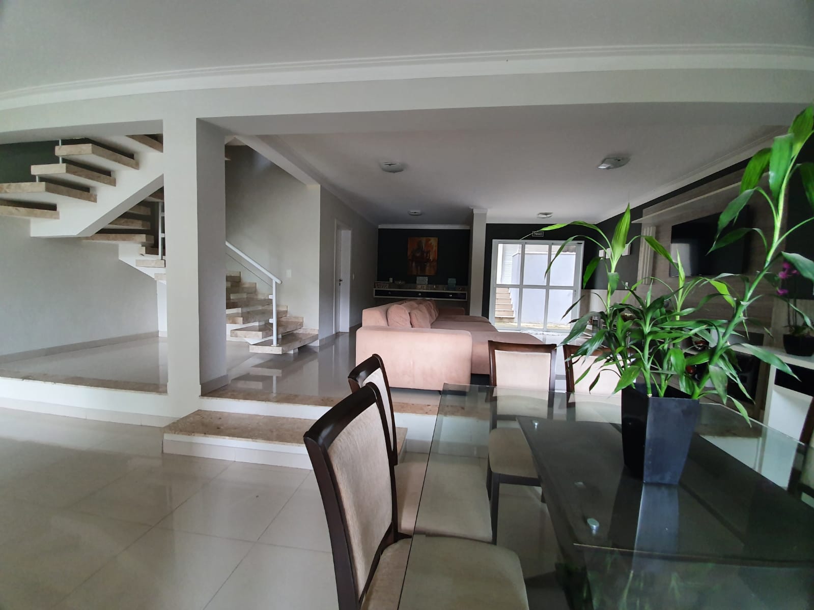 Casa linda em condomínio 