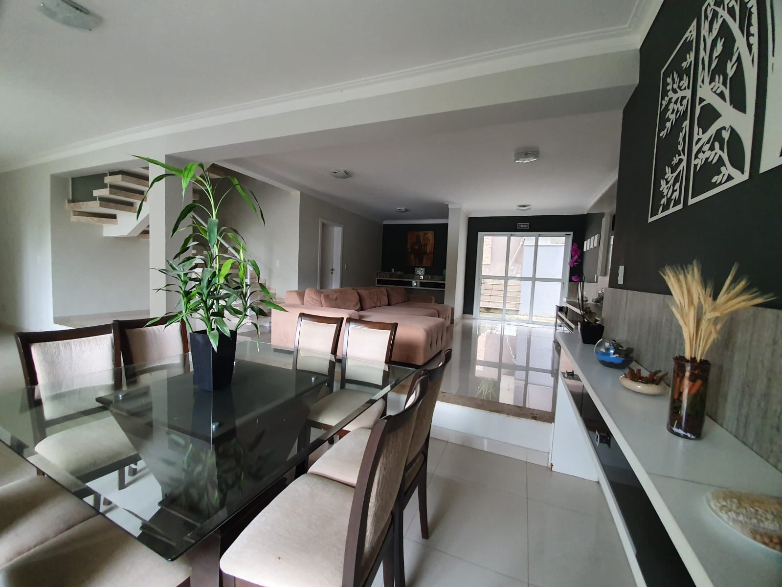 Casa linda em condomínio 