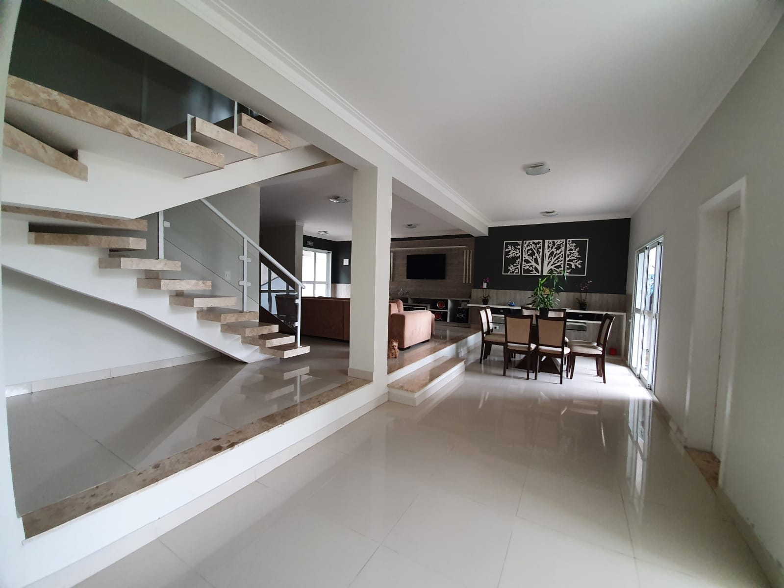 Casa linda em condomínio 