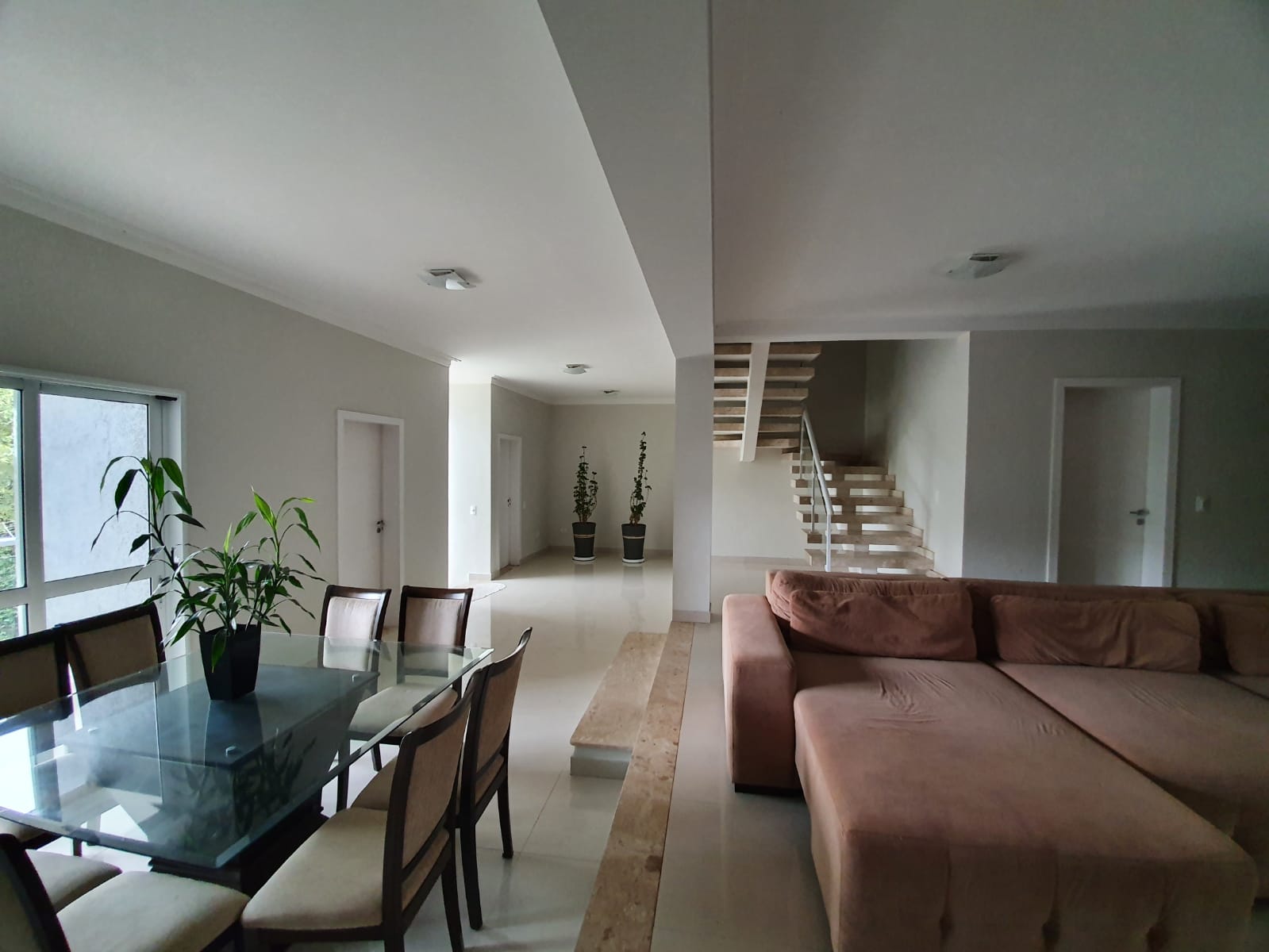 Casa linda em condomínio 