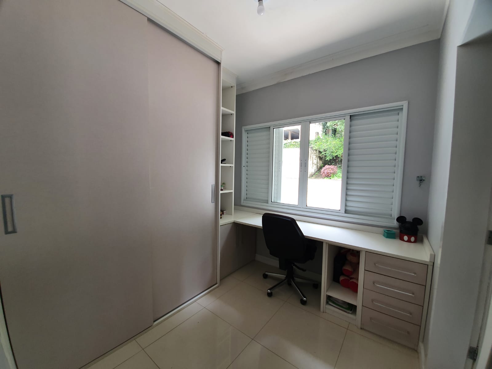 Casa linda em condomínio 