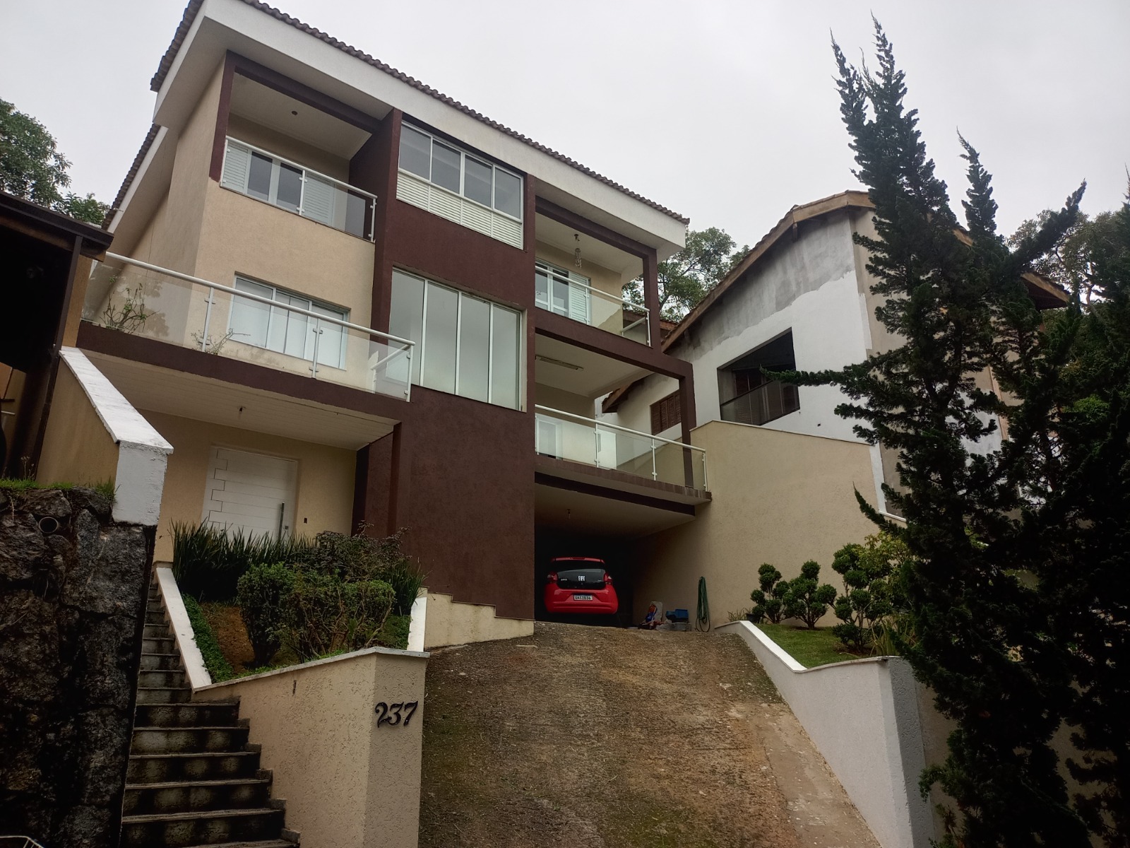 Casa linda em condomínio 